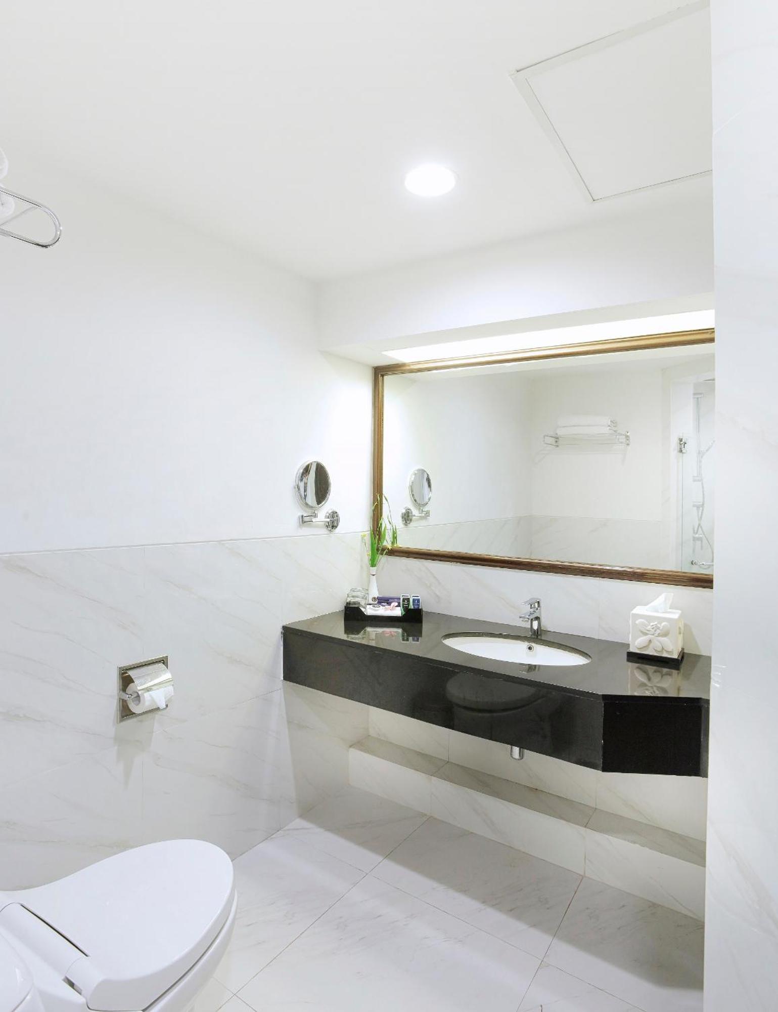 Lido Suite with Lake View