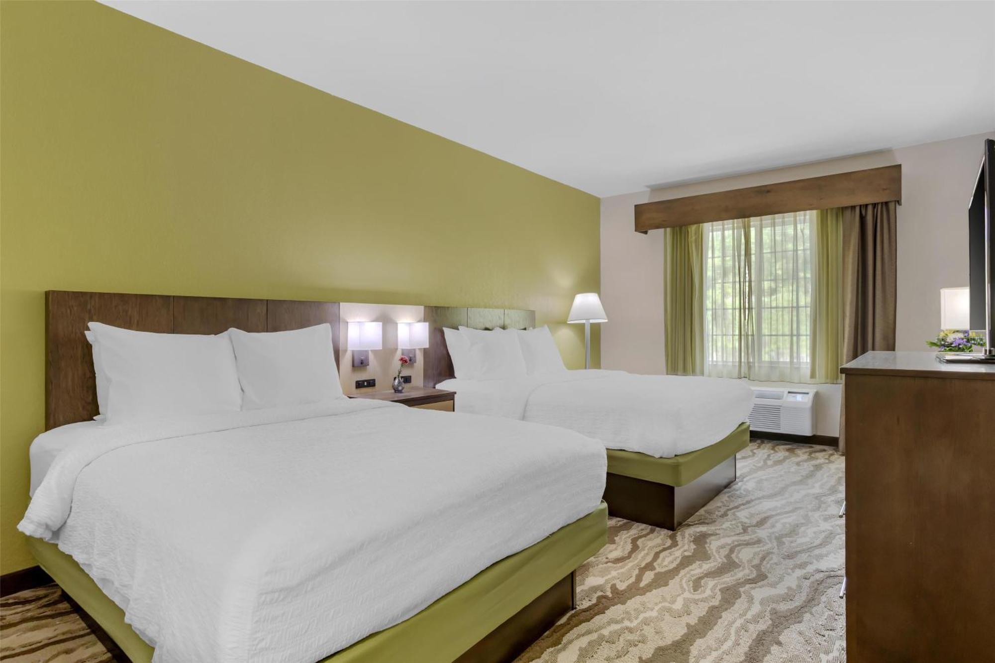 Queen Room Two Queen Beds Non-Smoking