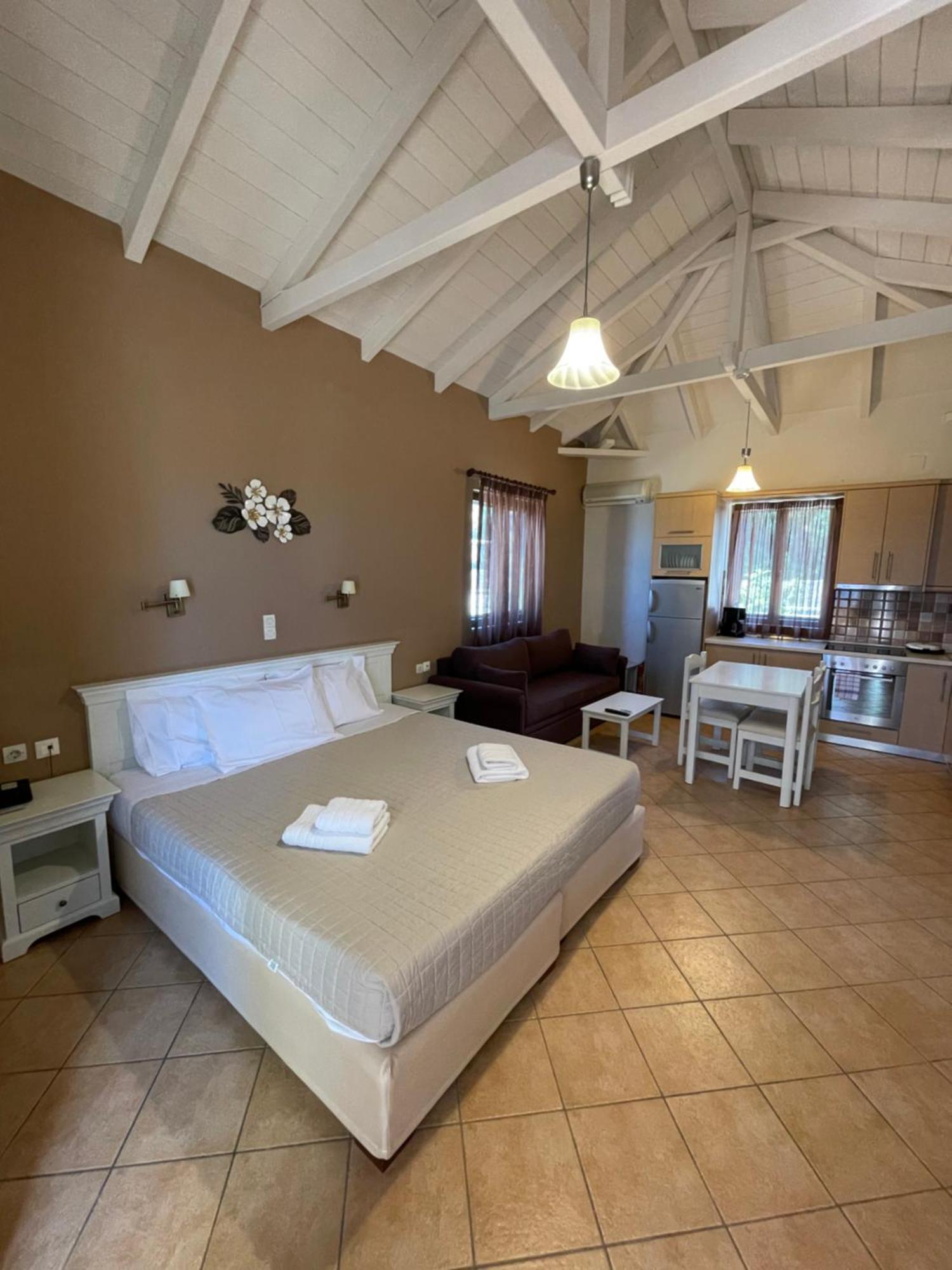 One-Bedroom Apartment with Sea View