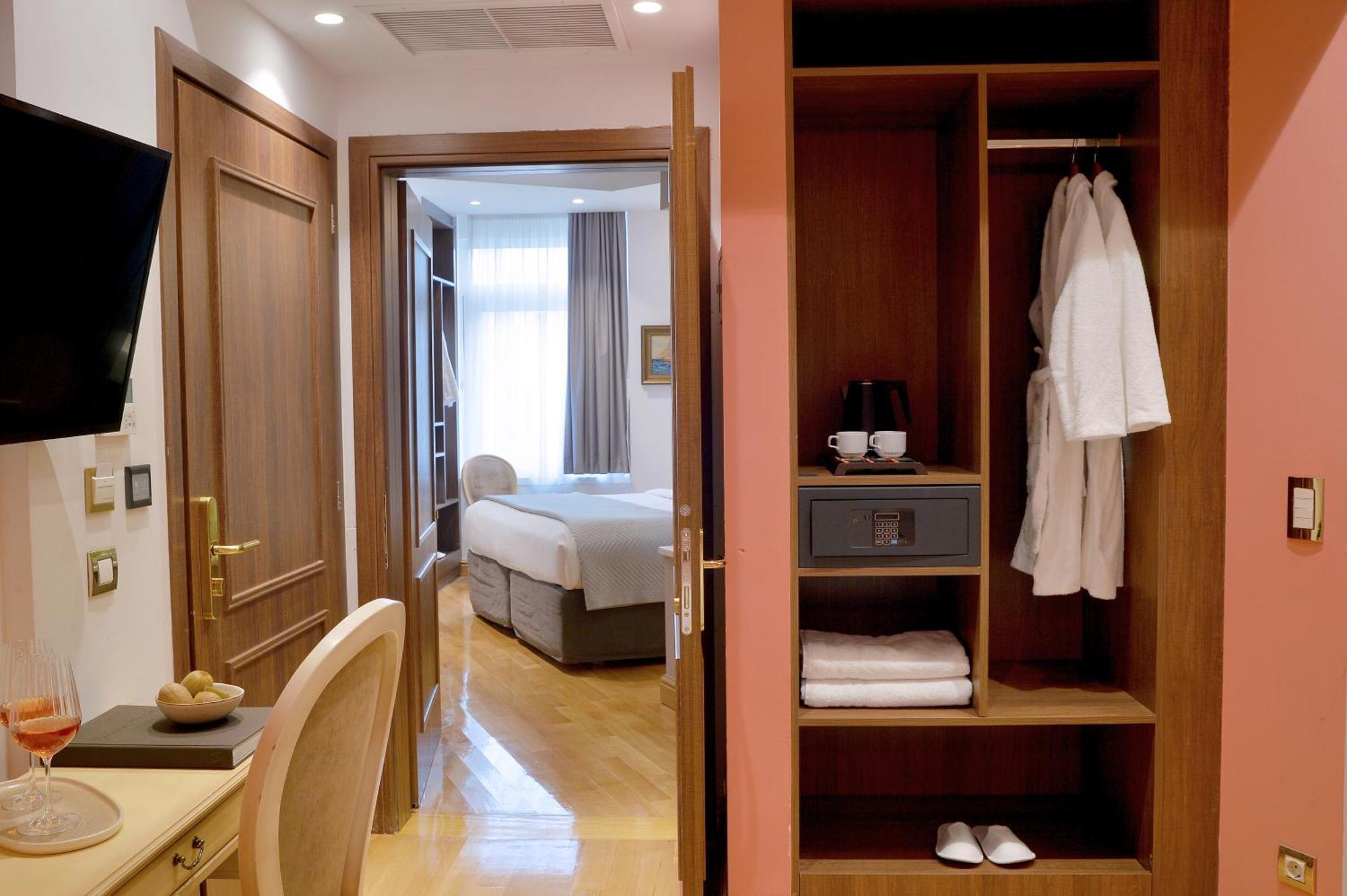 Family Room,1669870047:JPEG