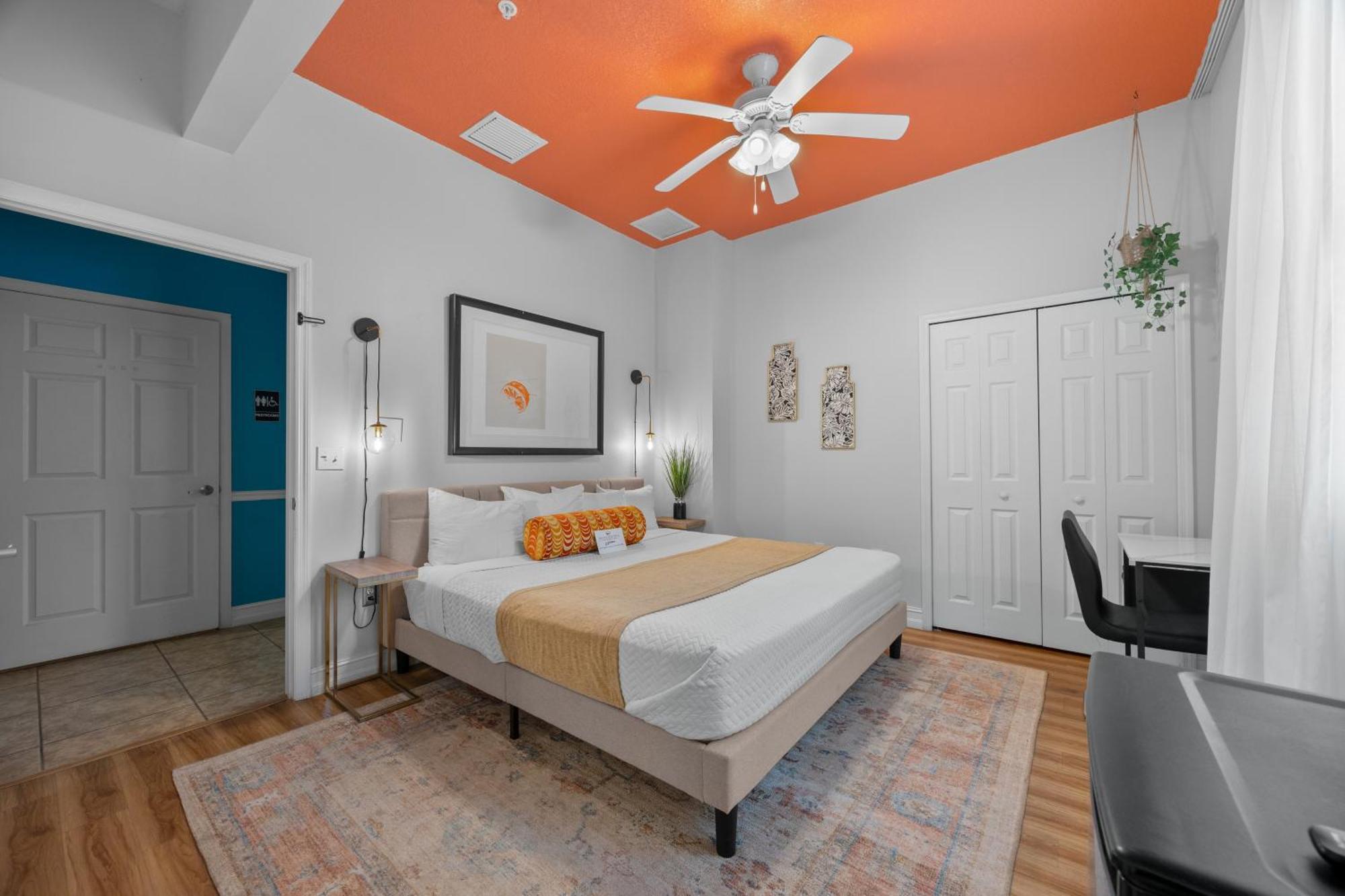 Deluxe King Room