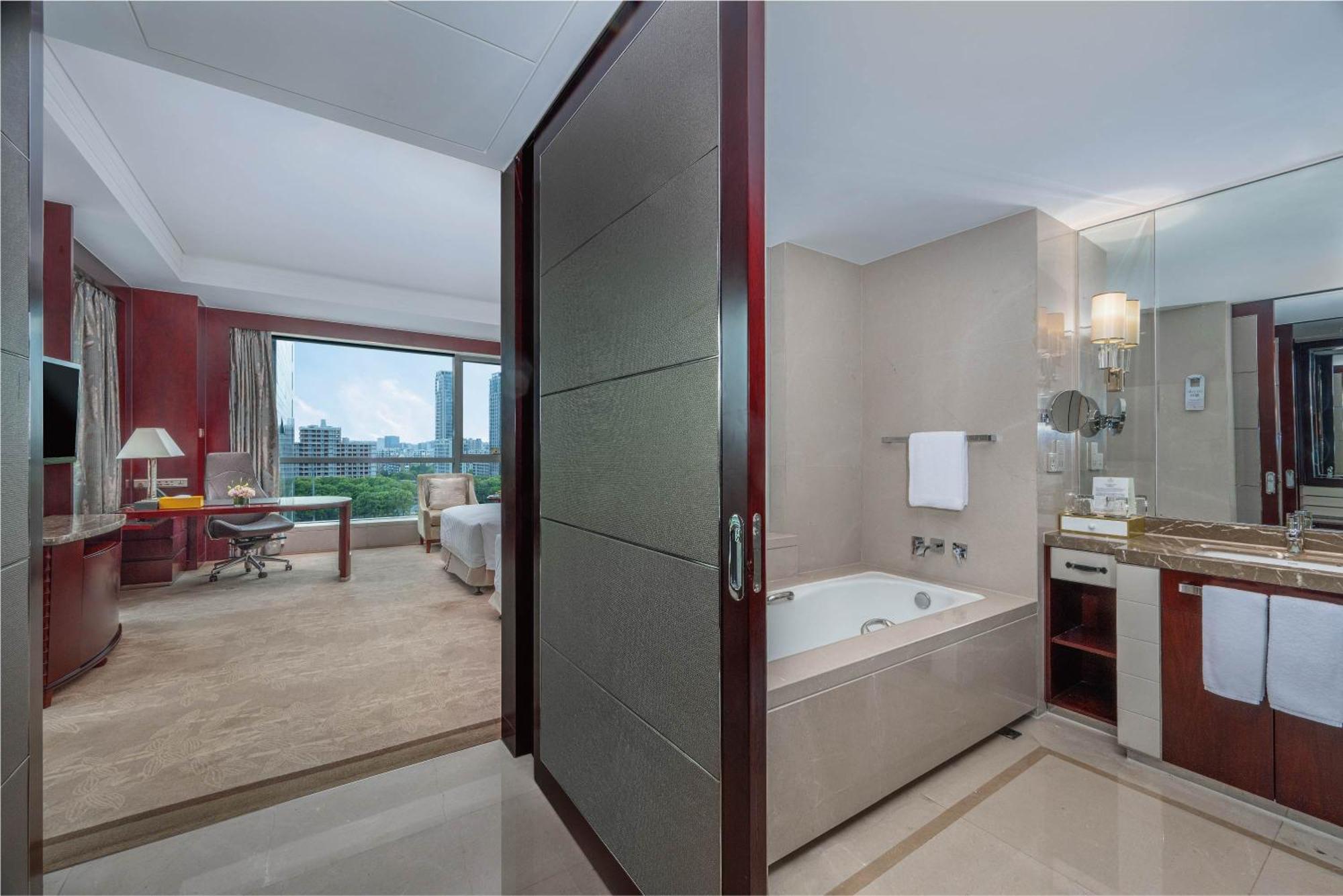 Deluxe Twin Bed Room(Reserve at least one week in advance to enjoy two complimentary daily laundry services and a discount voucher for Madr 99 restaurant)