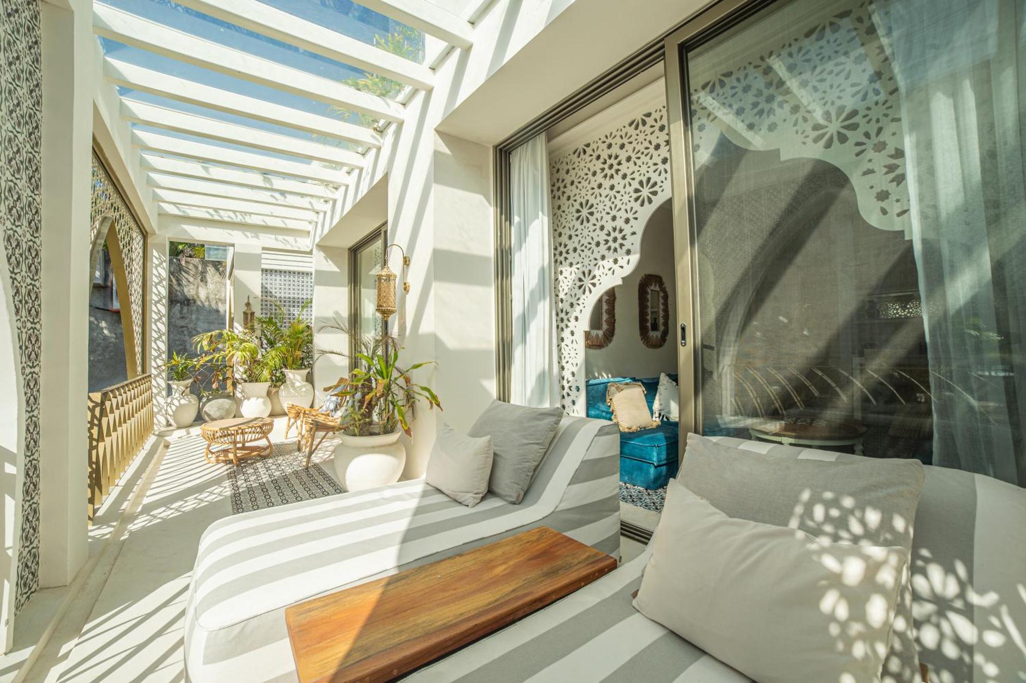 The Rooftop Pool Master Suite