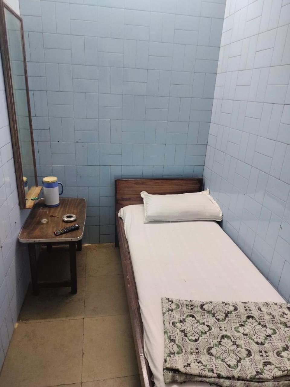 Single Room with Shared Bathroom