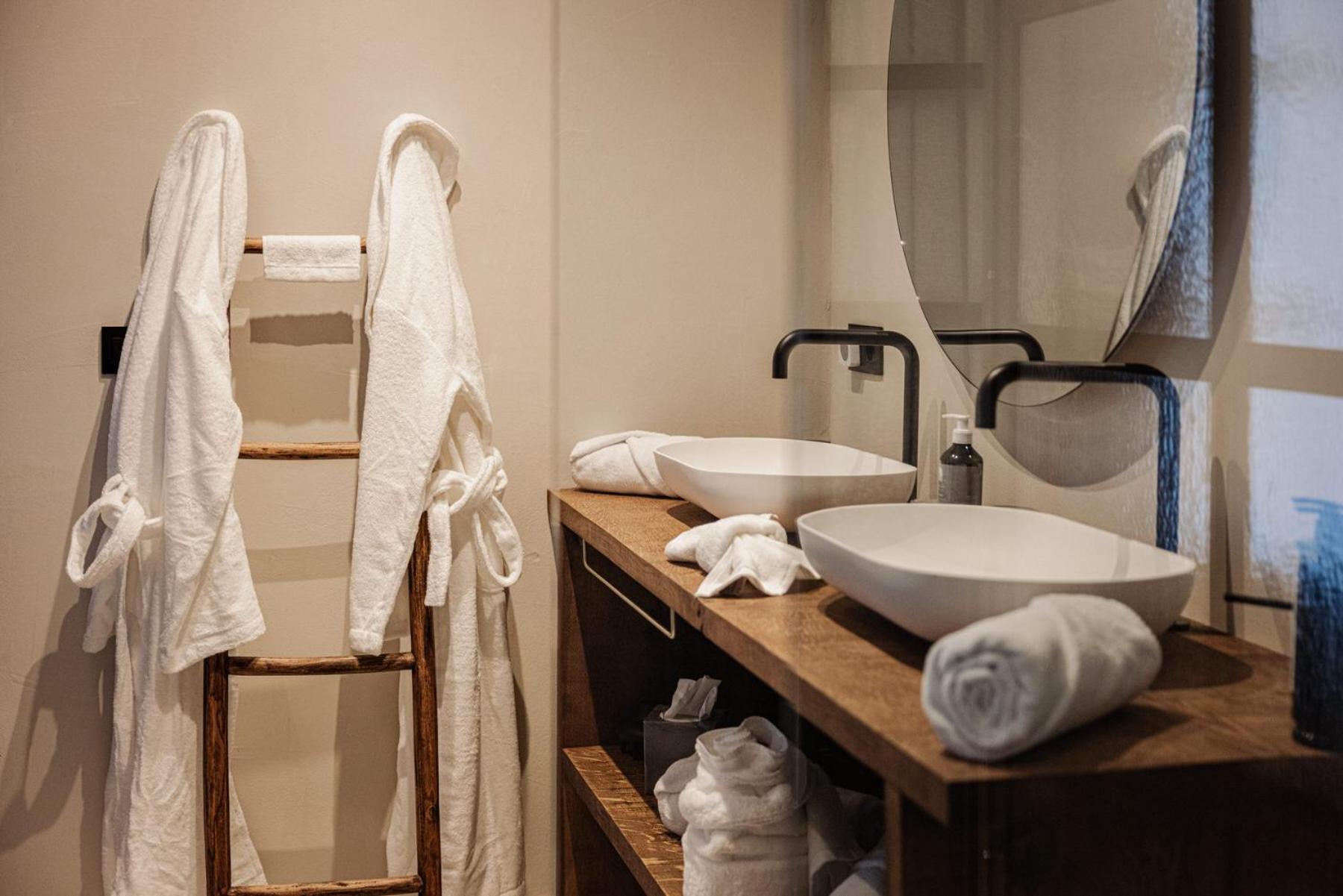 Tweepersoonskamer met een Eigen Externe Badkamer