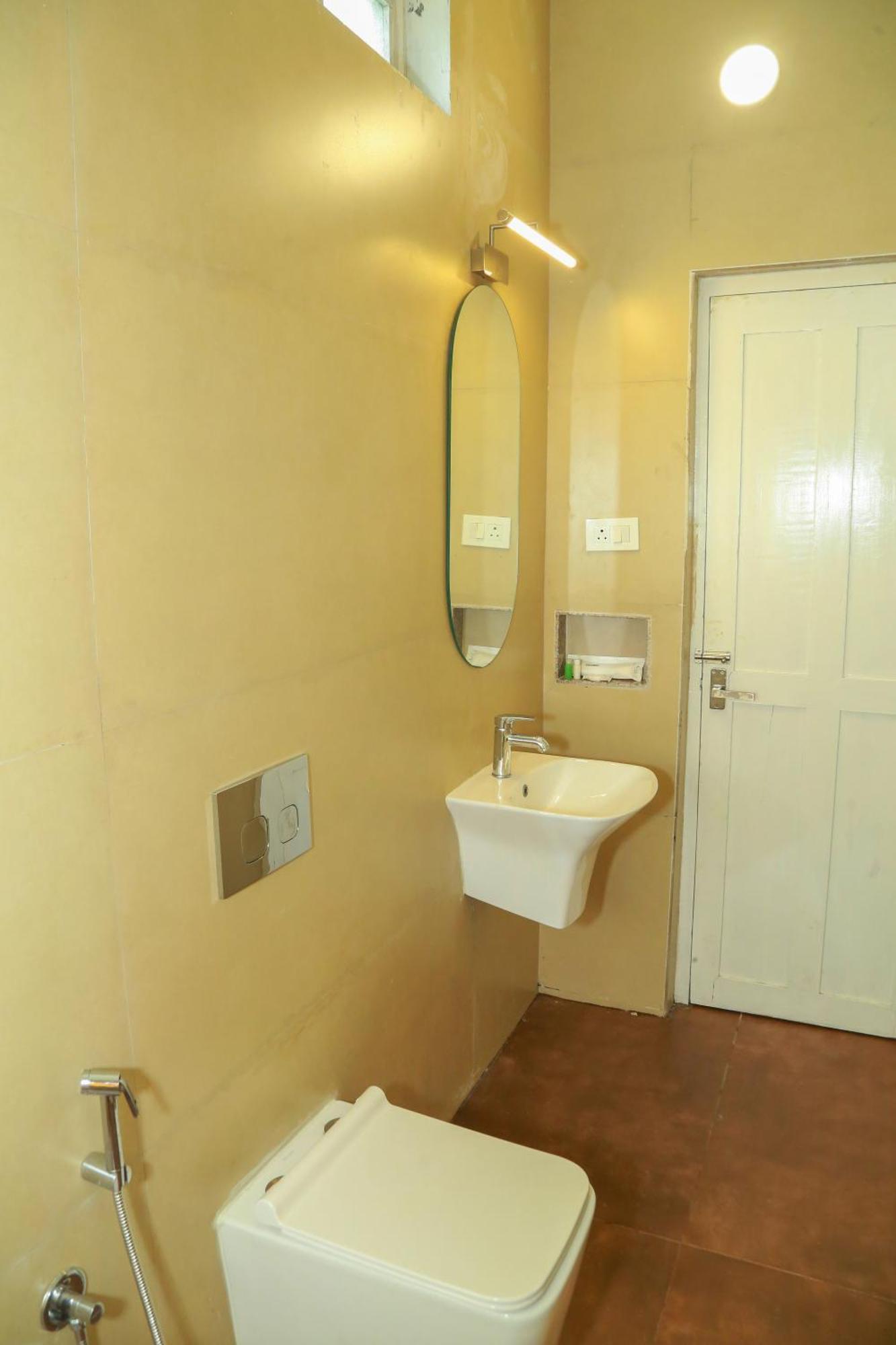 Deluxe Double Room (2 Adults + 1 Child)