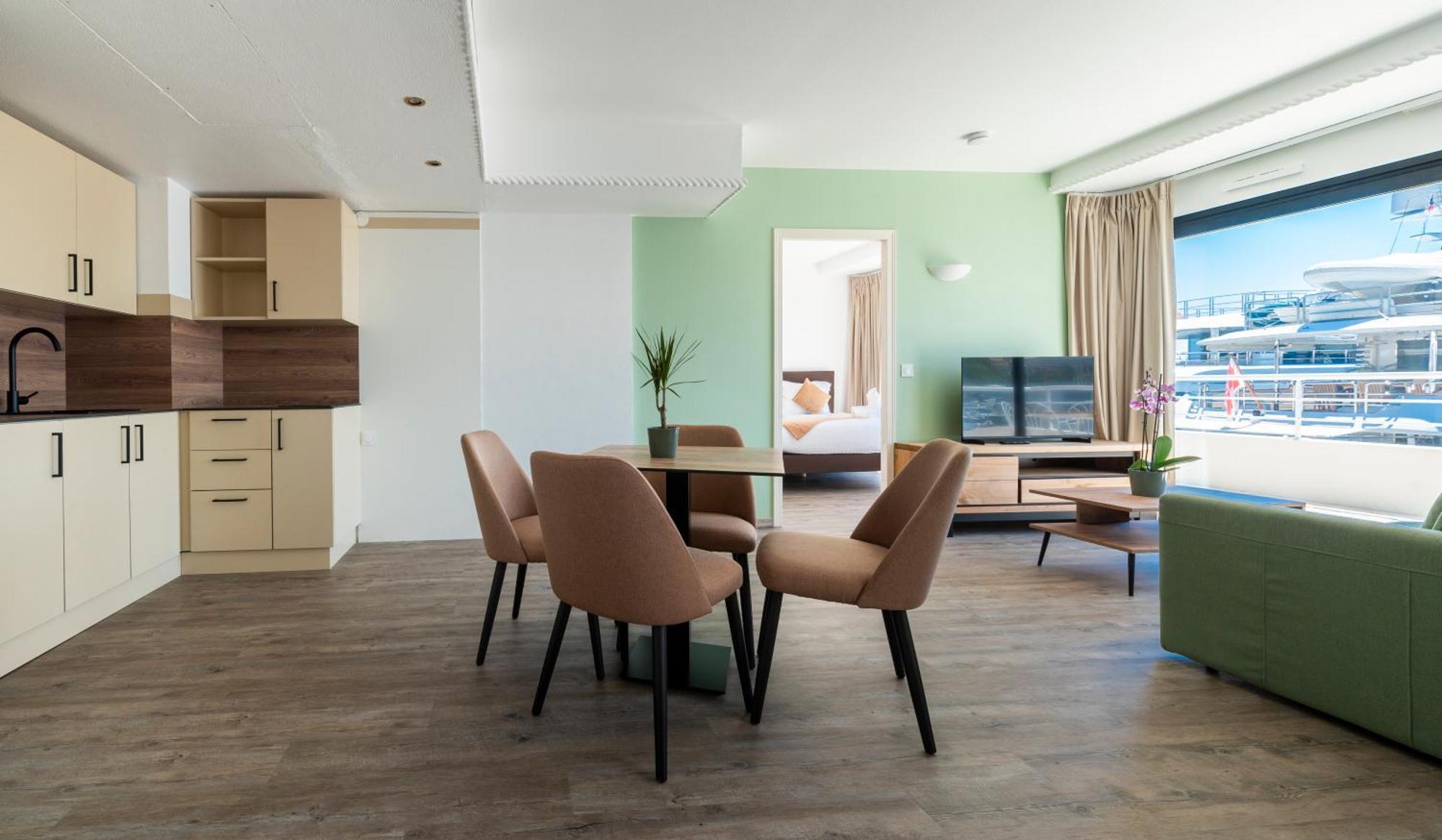 Appartement 2 Chambres avec Terrasse et Vue sur la Mer