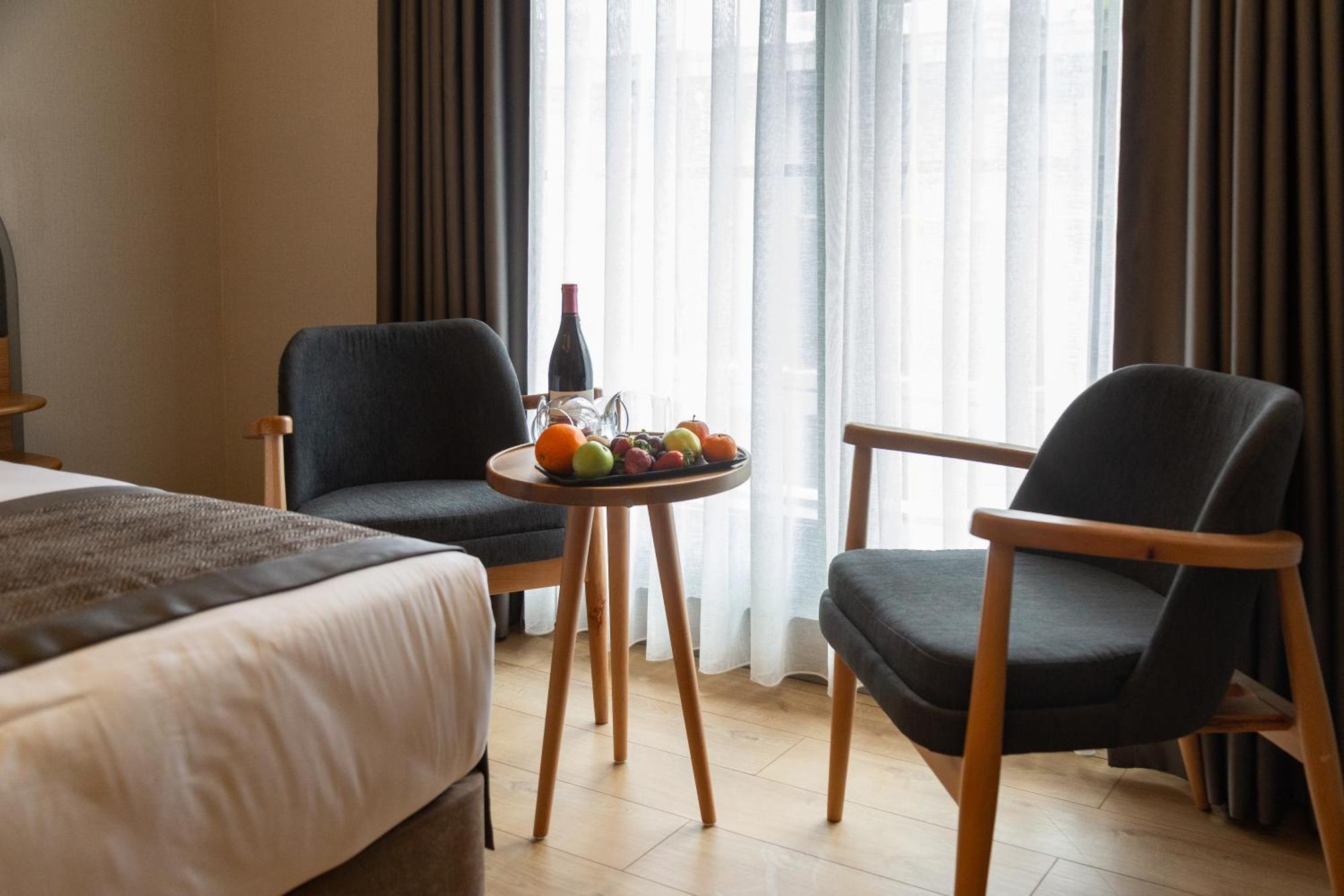 Dreibettzimmer mit Balkon