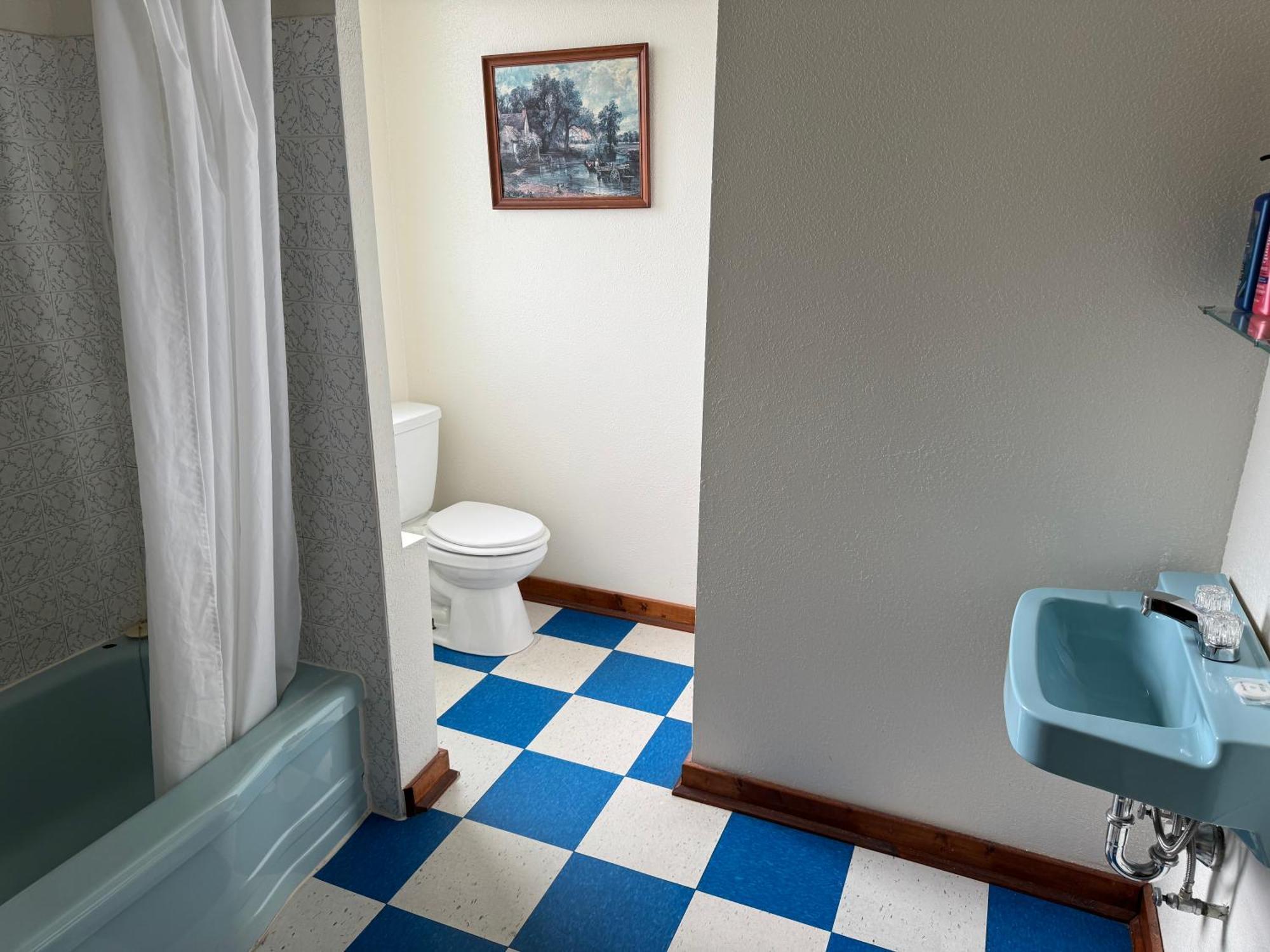 Deluxe Queen Suite