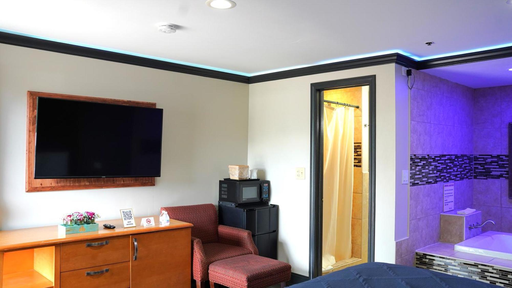 King Bed Room with Jacuzzi - Non-smoking