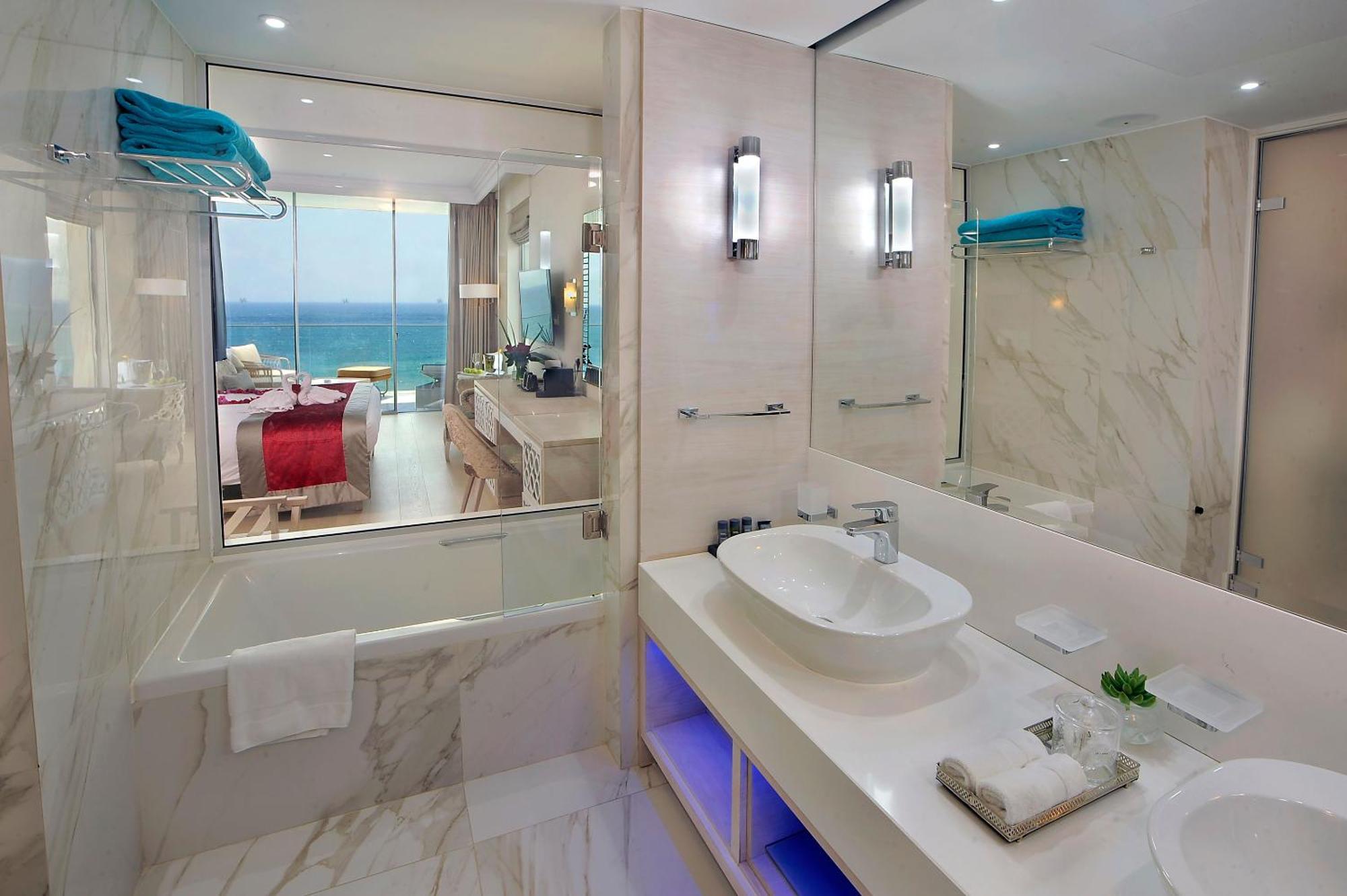 Honeymoon Suite