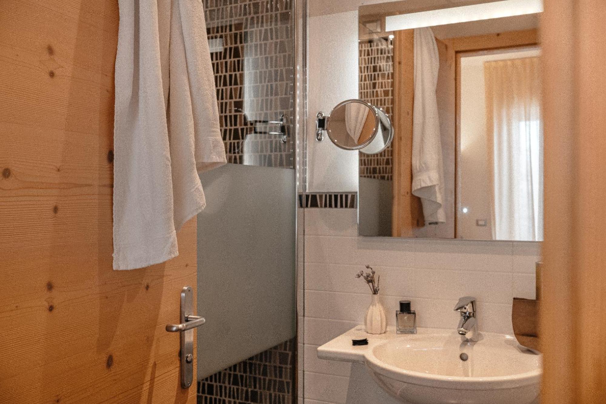 Doppel- oder Zweibettzimmer