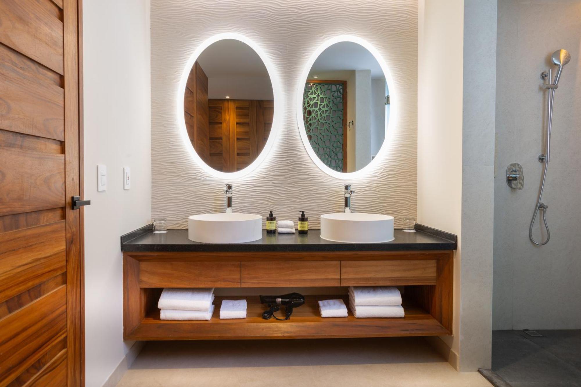 Platinum King Junior Suite