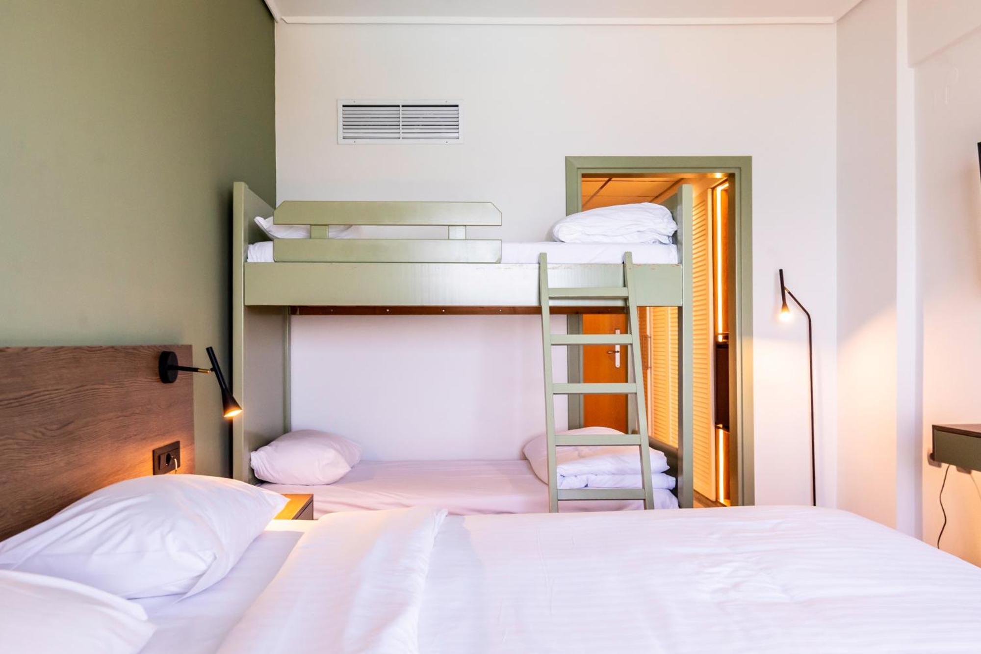 Chambre Quadruple (2 Adultes + 2 Enfants) avec Vue sur Mer