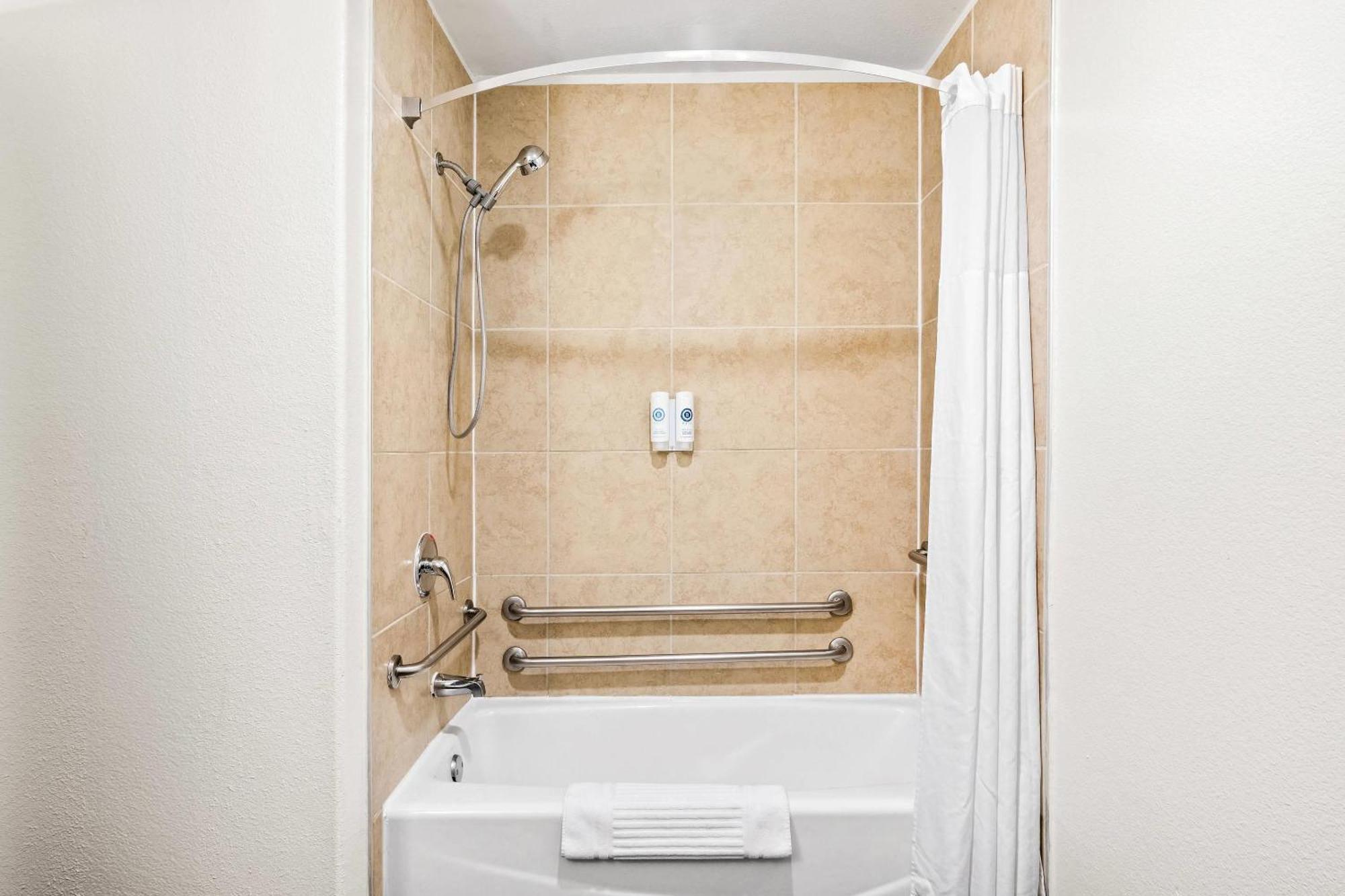 King Suite - Accessible/Non-Smoking