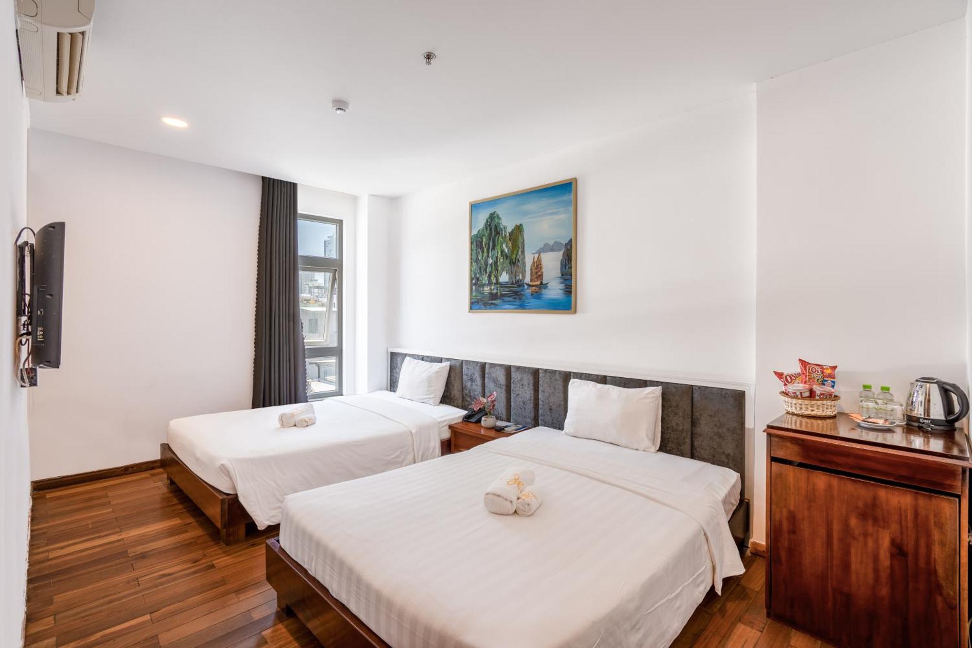 Phòng 3 Người Nhìn Ra Thành Phố