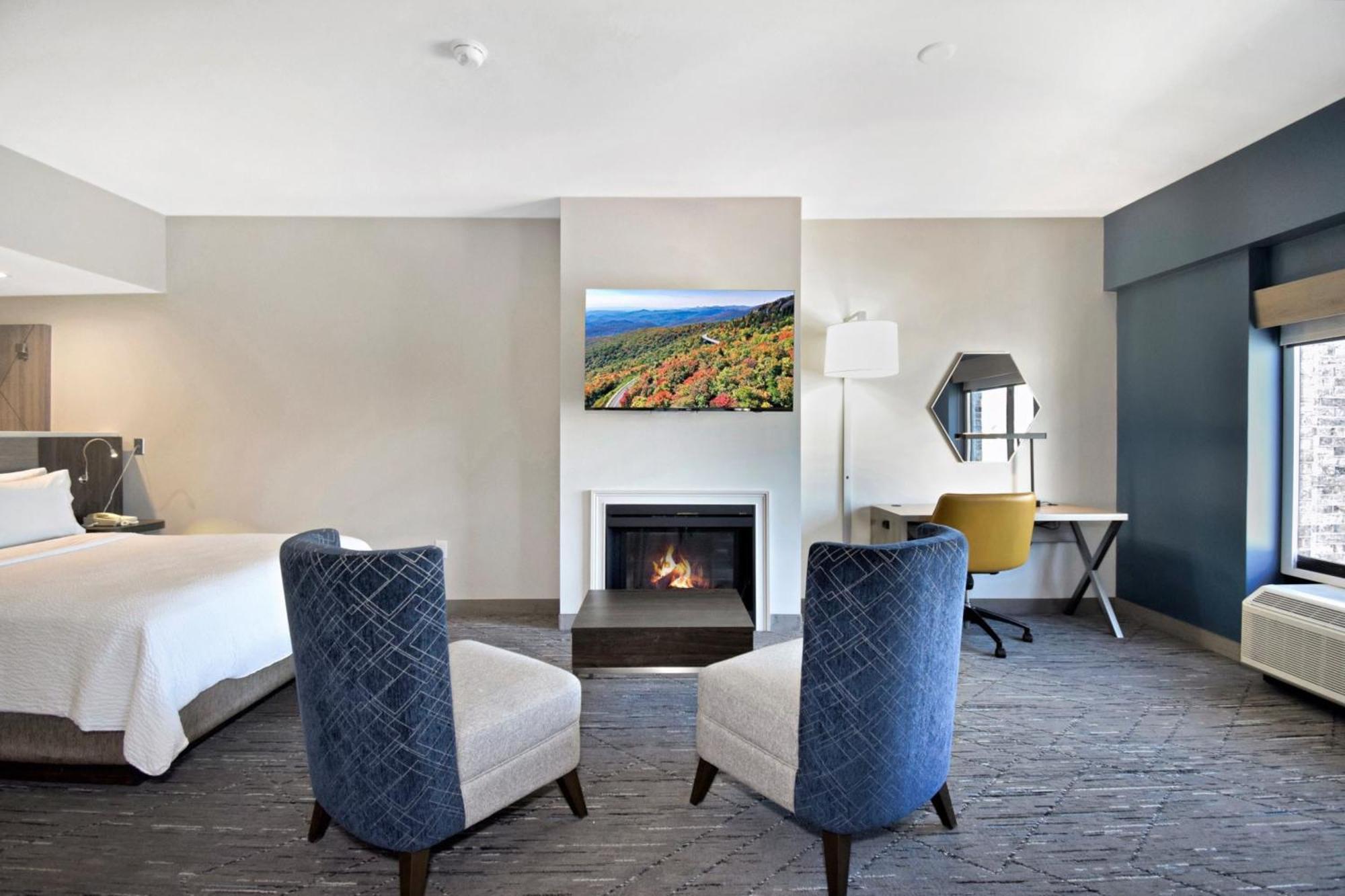 One-Bedroom Suite with Roll-In Shower - Mobility Accessible