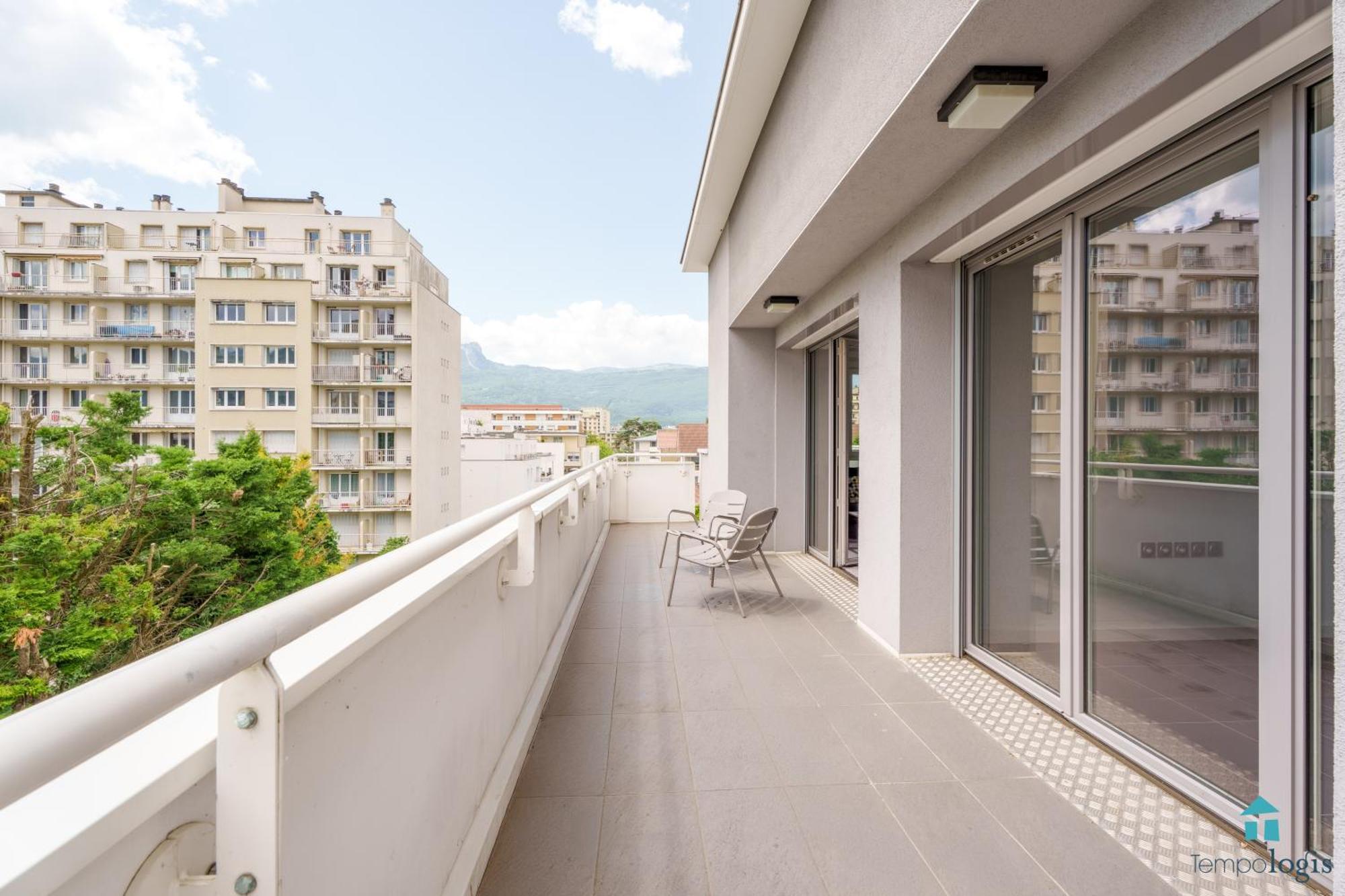 Two-Bedroom Deluxe Apartment