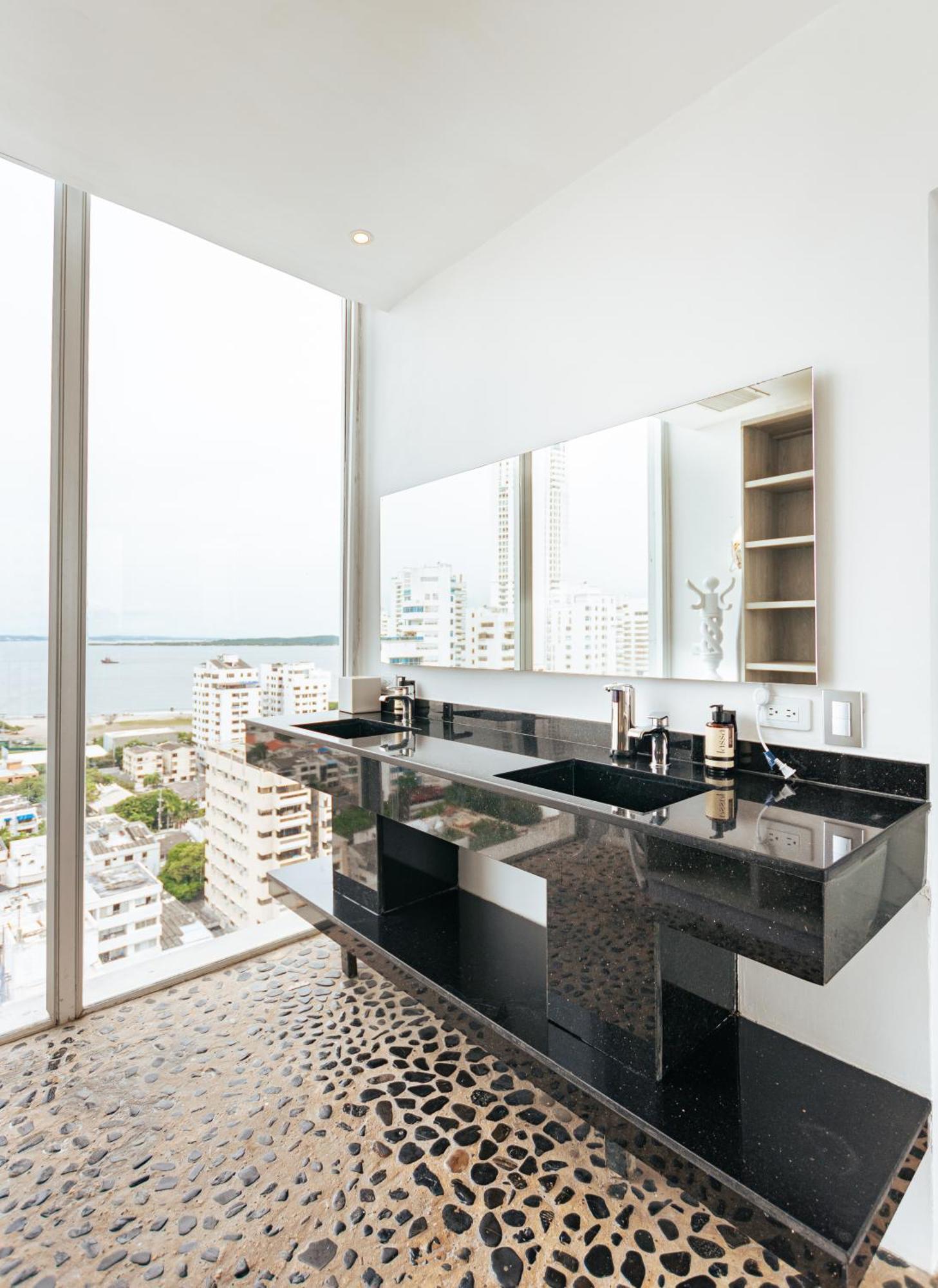 Suite City View