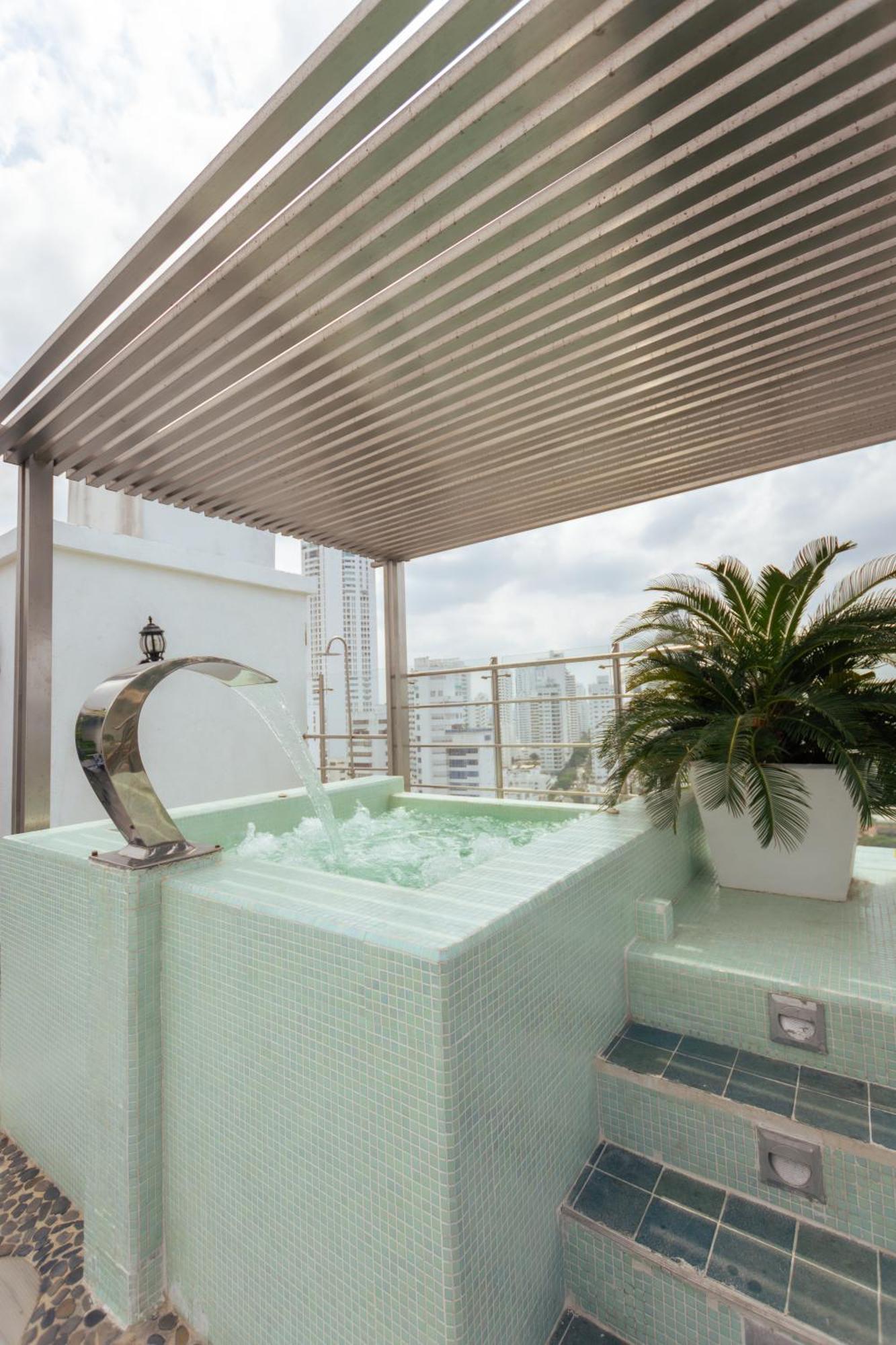 Suite City View