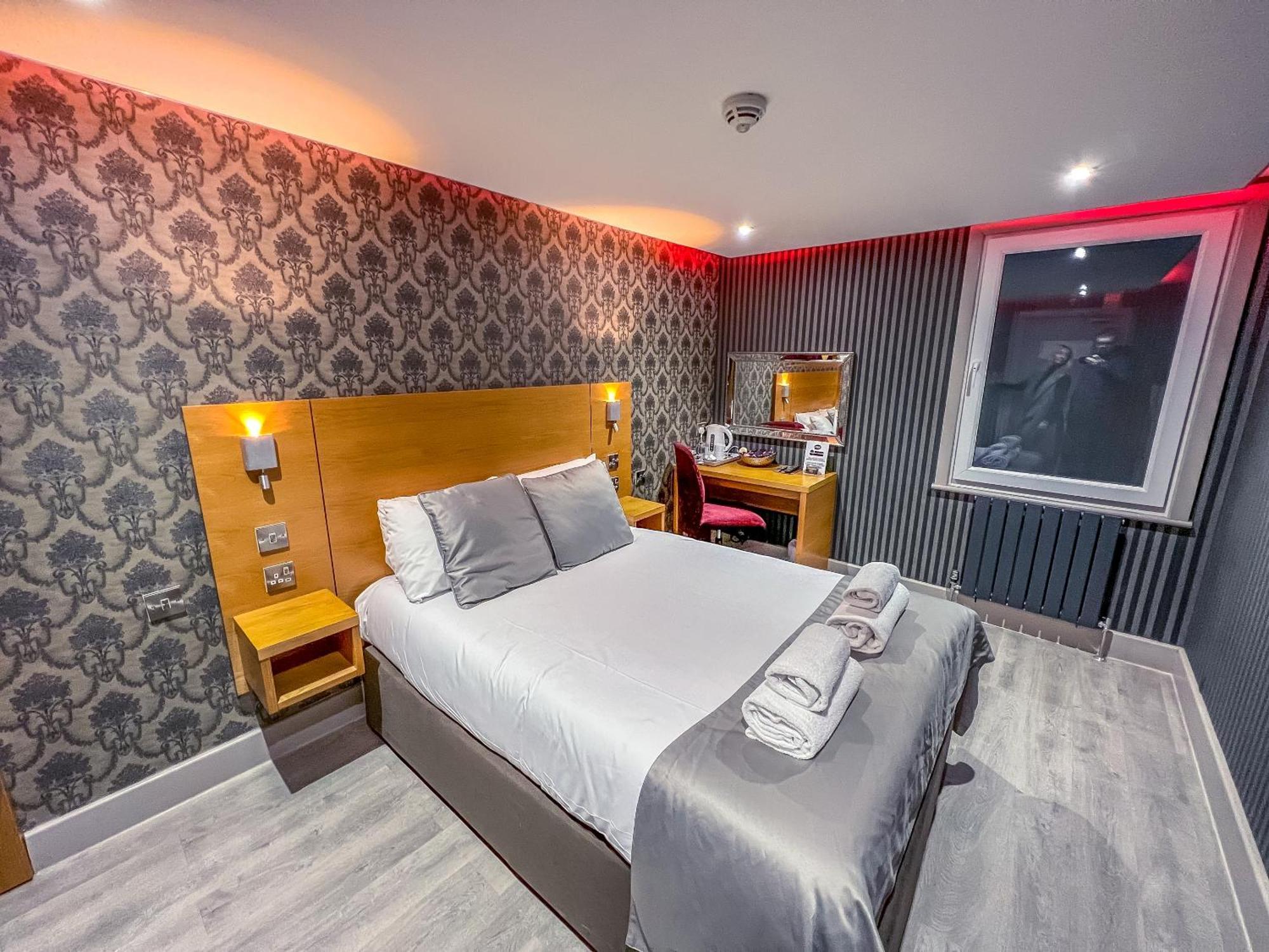 Deluxe Double Room Bath
