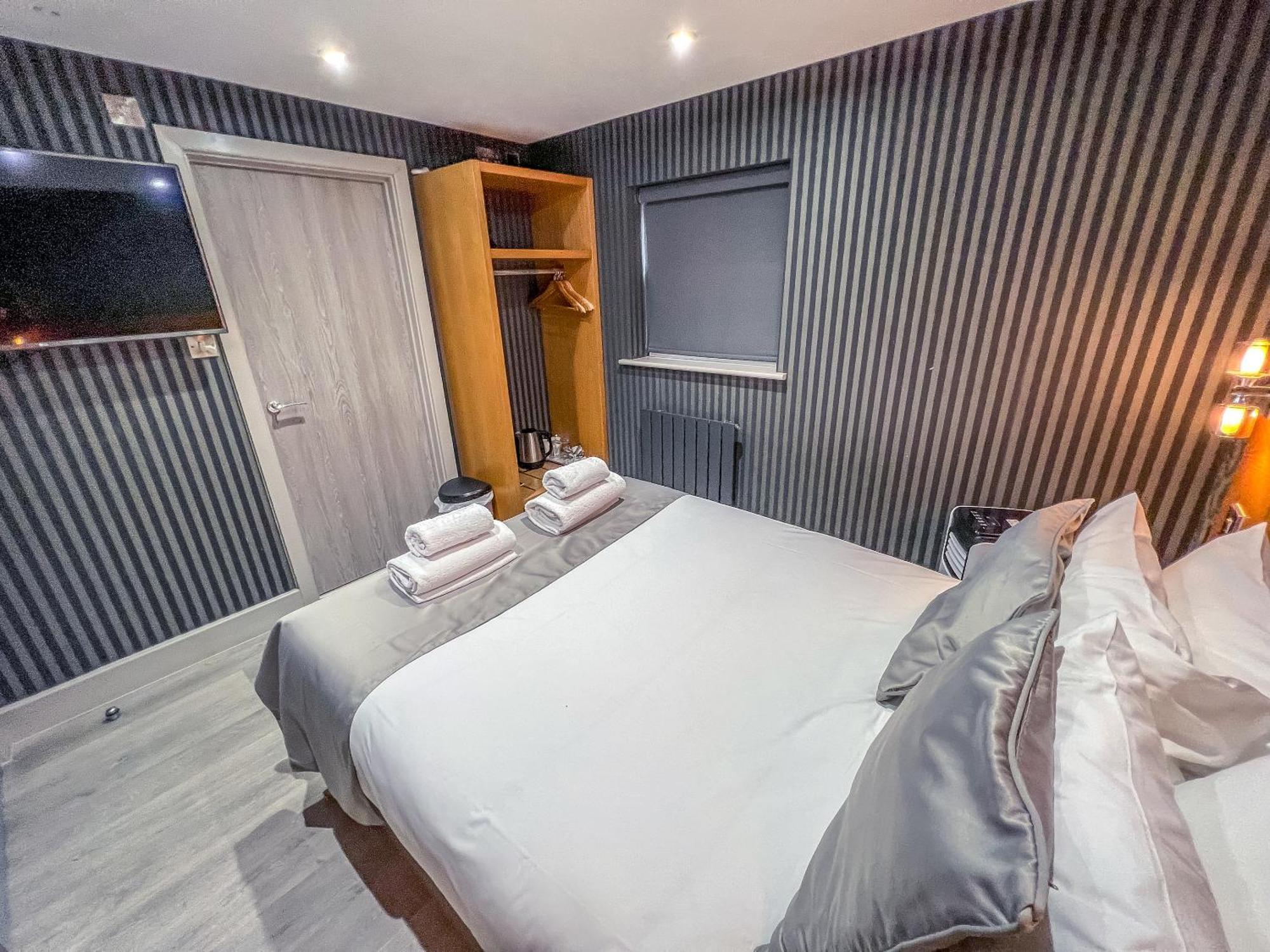 Deluxe Double Room Bath