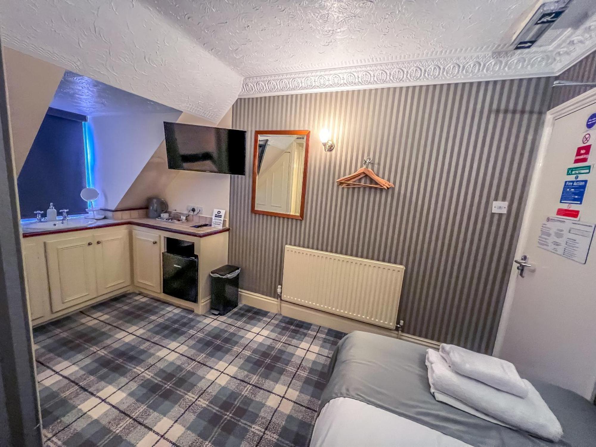 Standard Single Room Shower