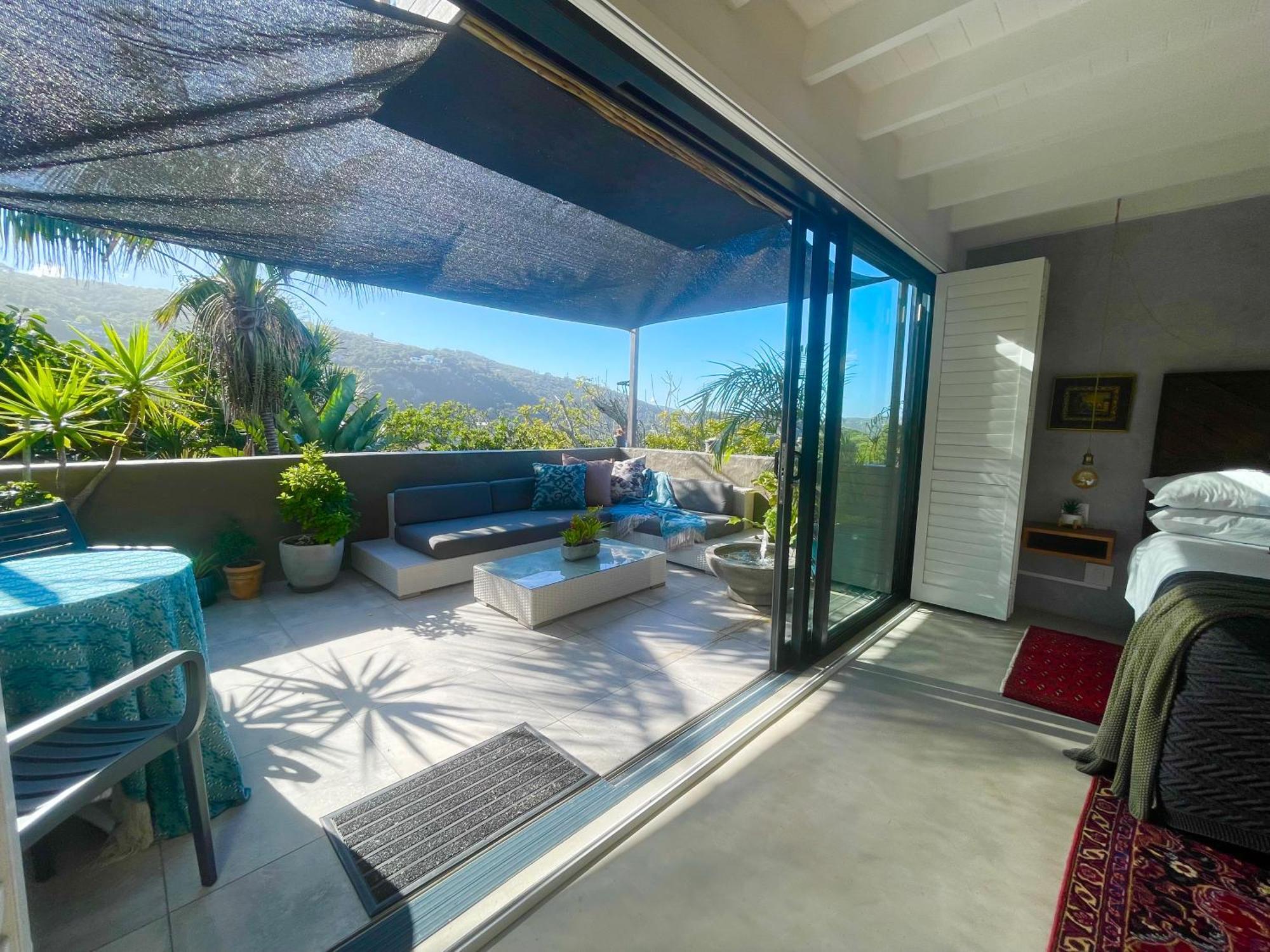 Zimmer mit Kingsize-Bett und Seeblick