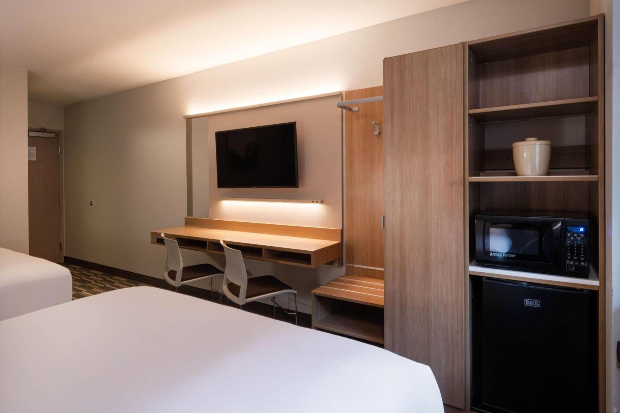 Queen Room with Two Queen Beds - Non-Smoking