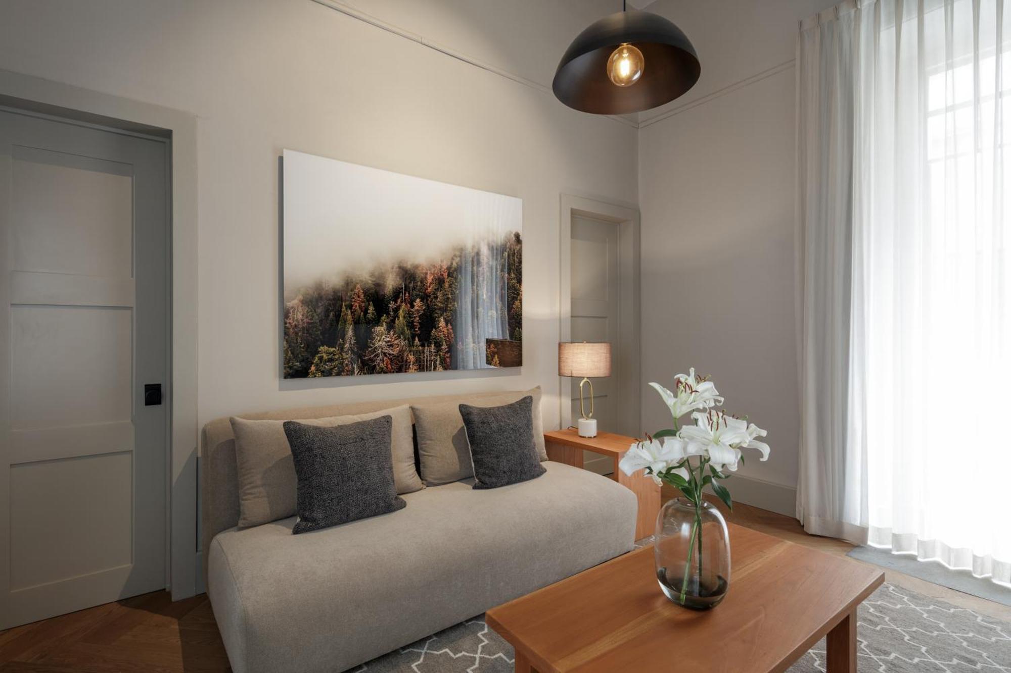 Deluxe Queen Suite