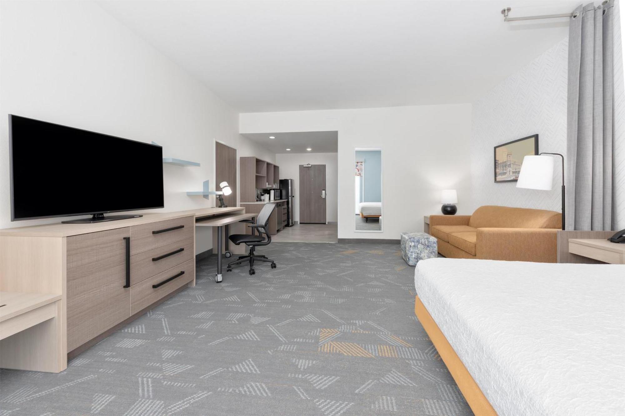 King Studio Suite with Accessible Tub - Mobility Access