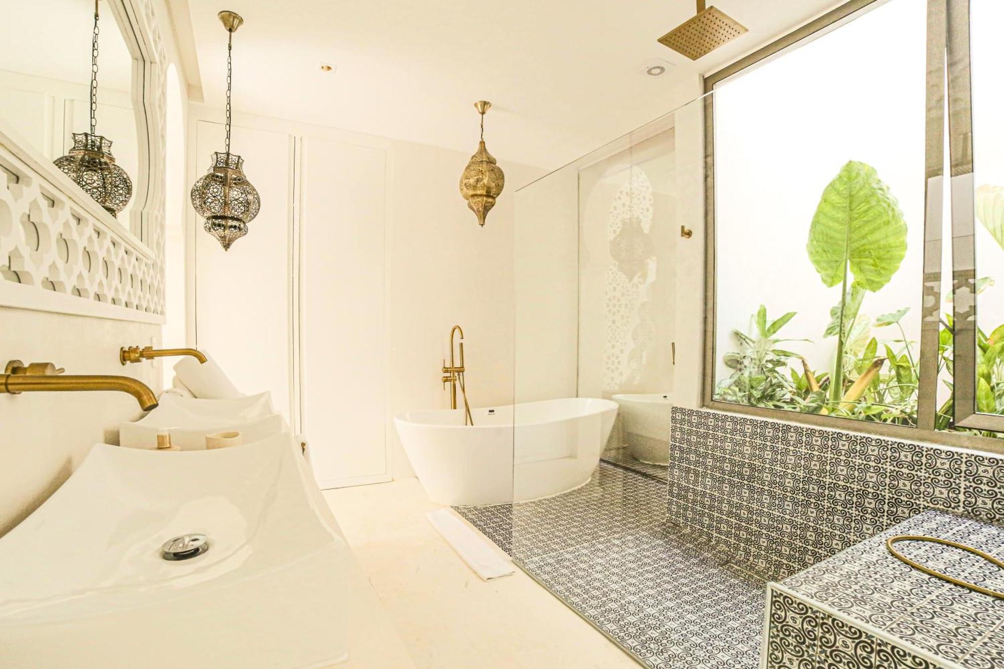The Rooftop Pool Master Suite