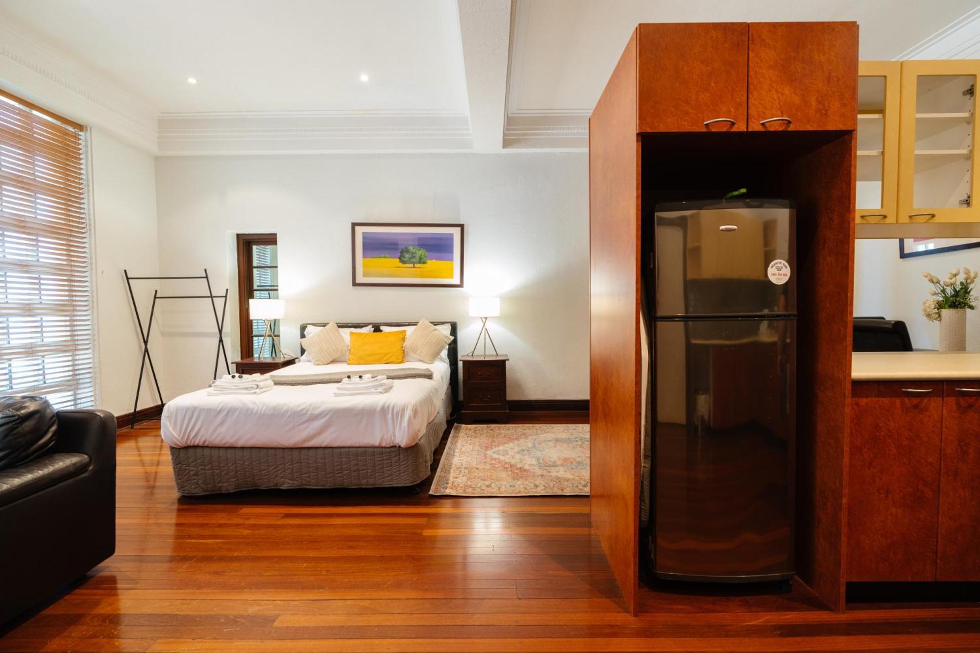 Studio Apartment with Queen Bed