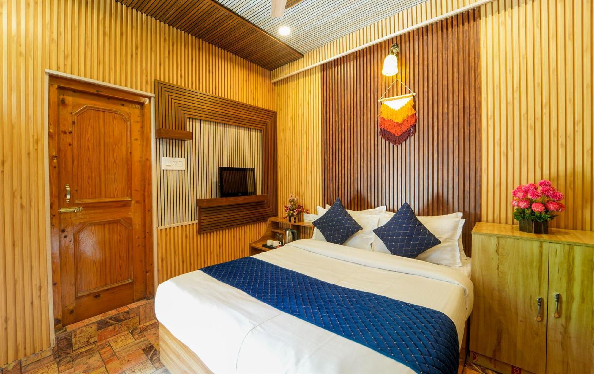Queen Room with Garden View