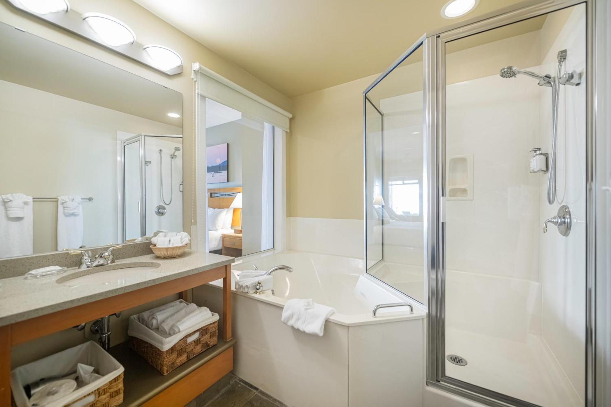 Deluxe King Suite