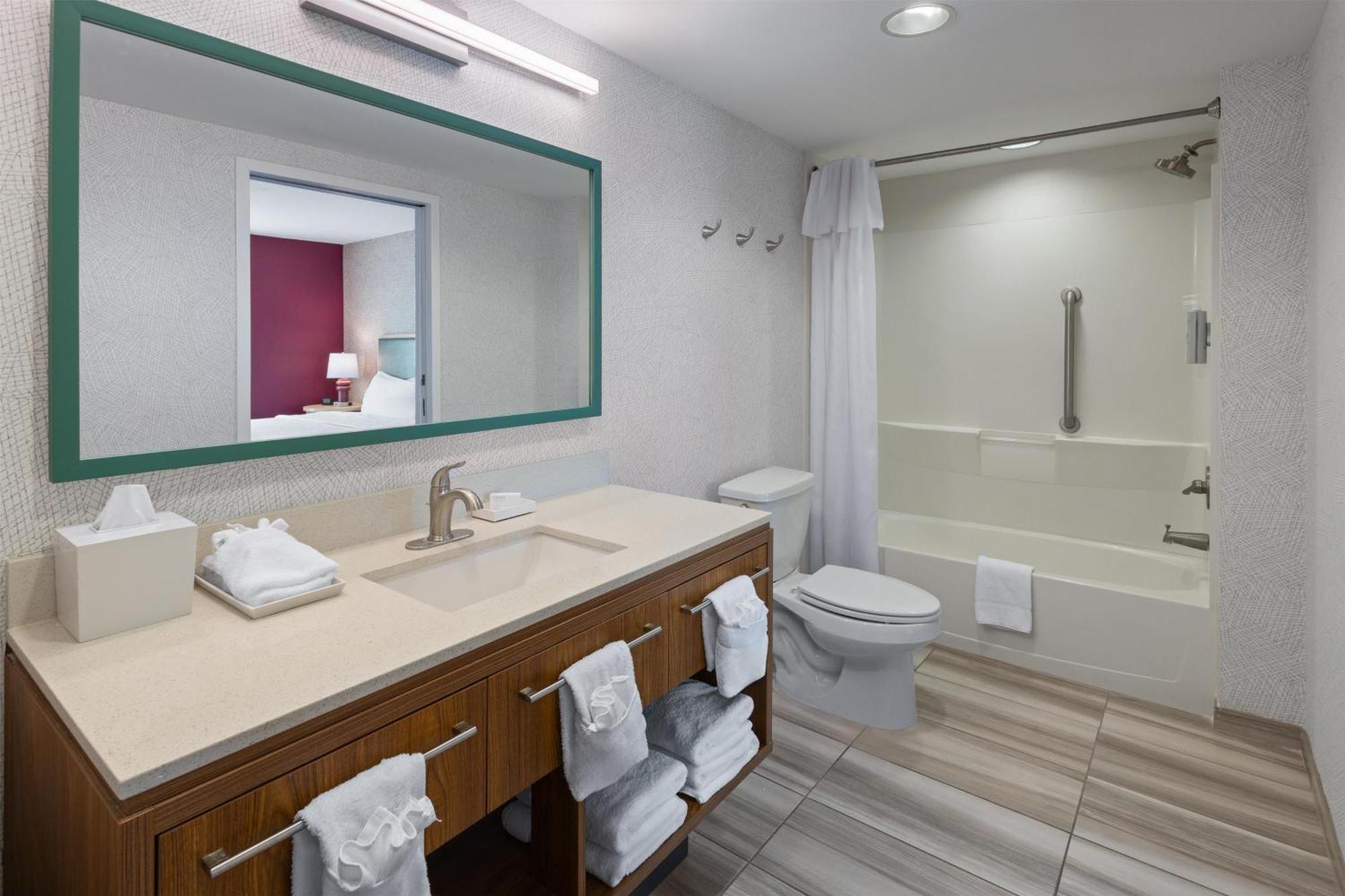 Queen Studio with Two Queen Beds - Mobility and Hearing Access/Non-Smoking