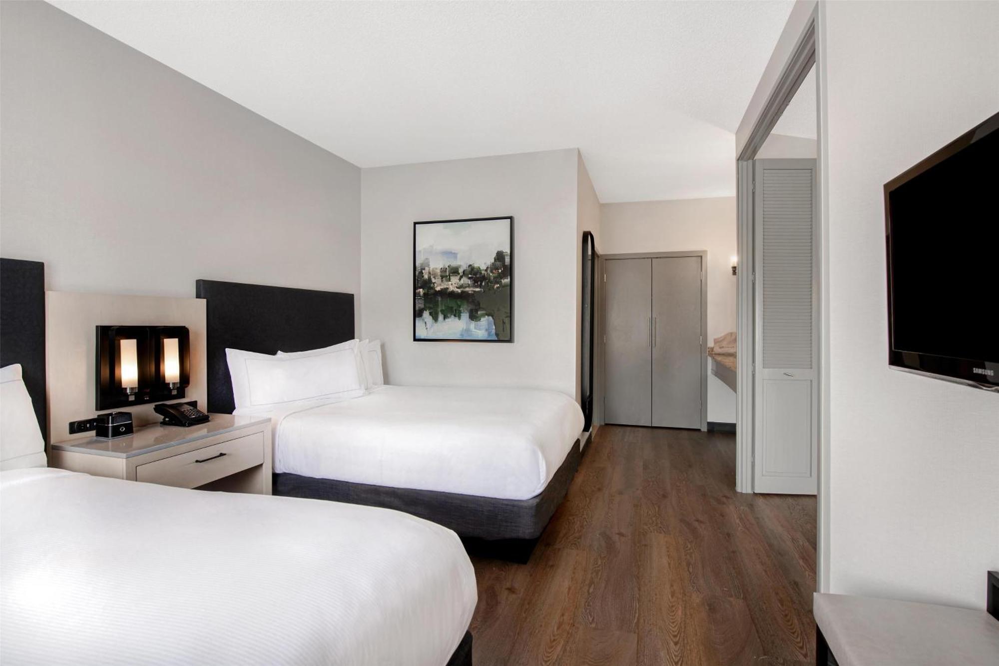Double Suite with Lake View - Non-Smoking