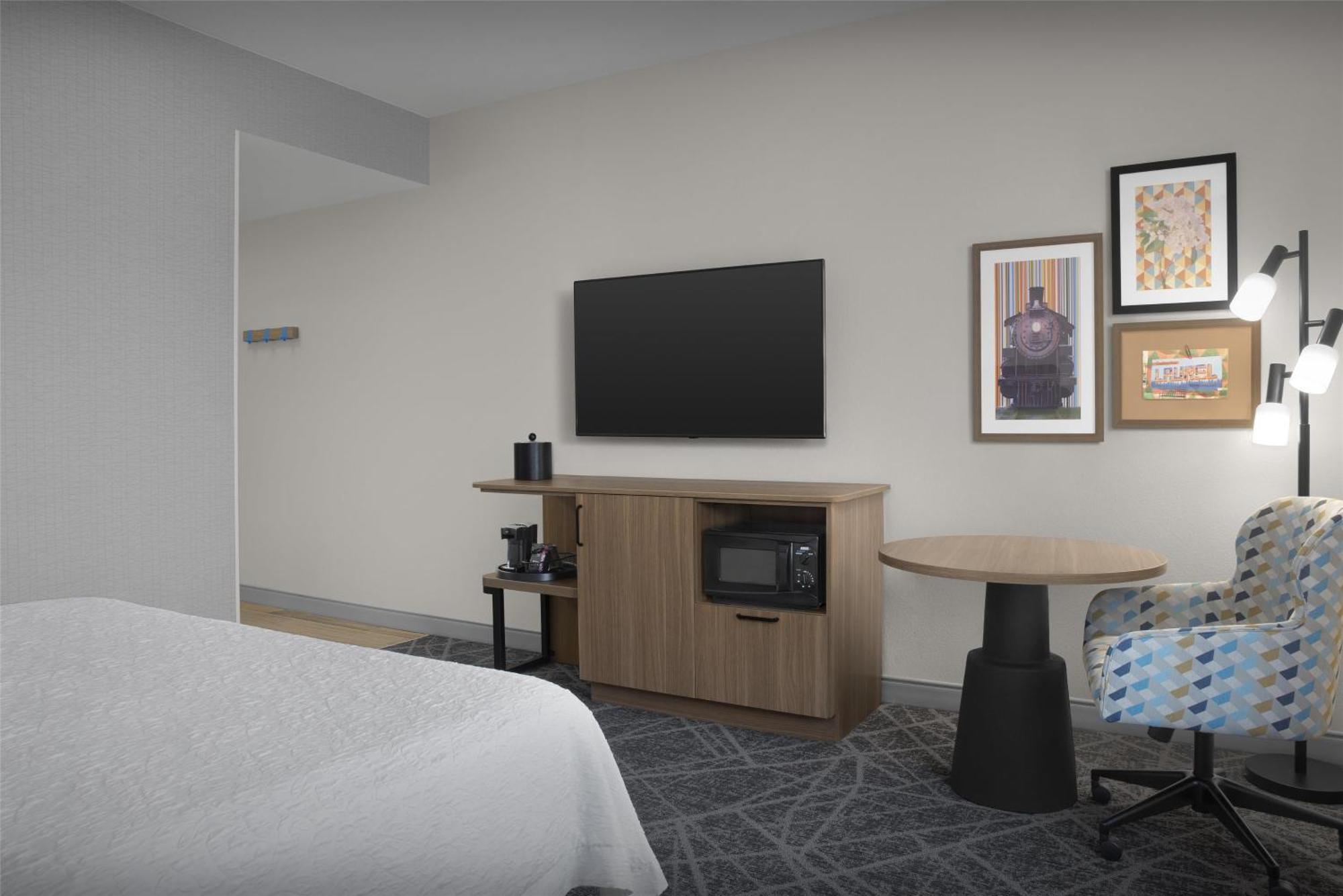King Room with King Bed - Non-Smoking