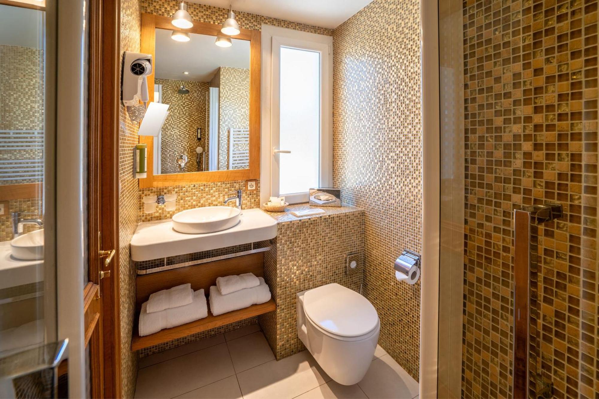 Classic Queen Room View,1758296899:JPEG