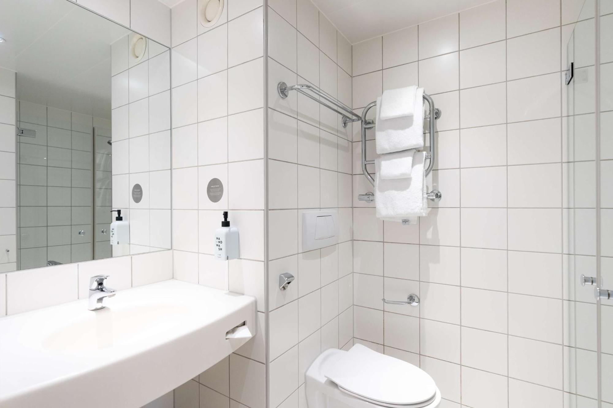 Standard Twin Room,1674704598:JPEG