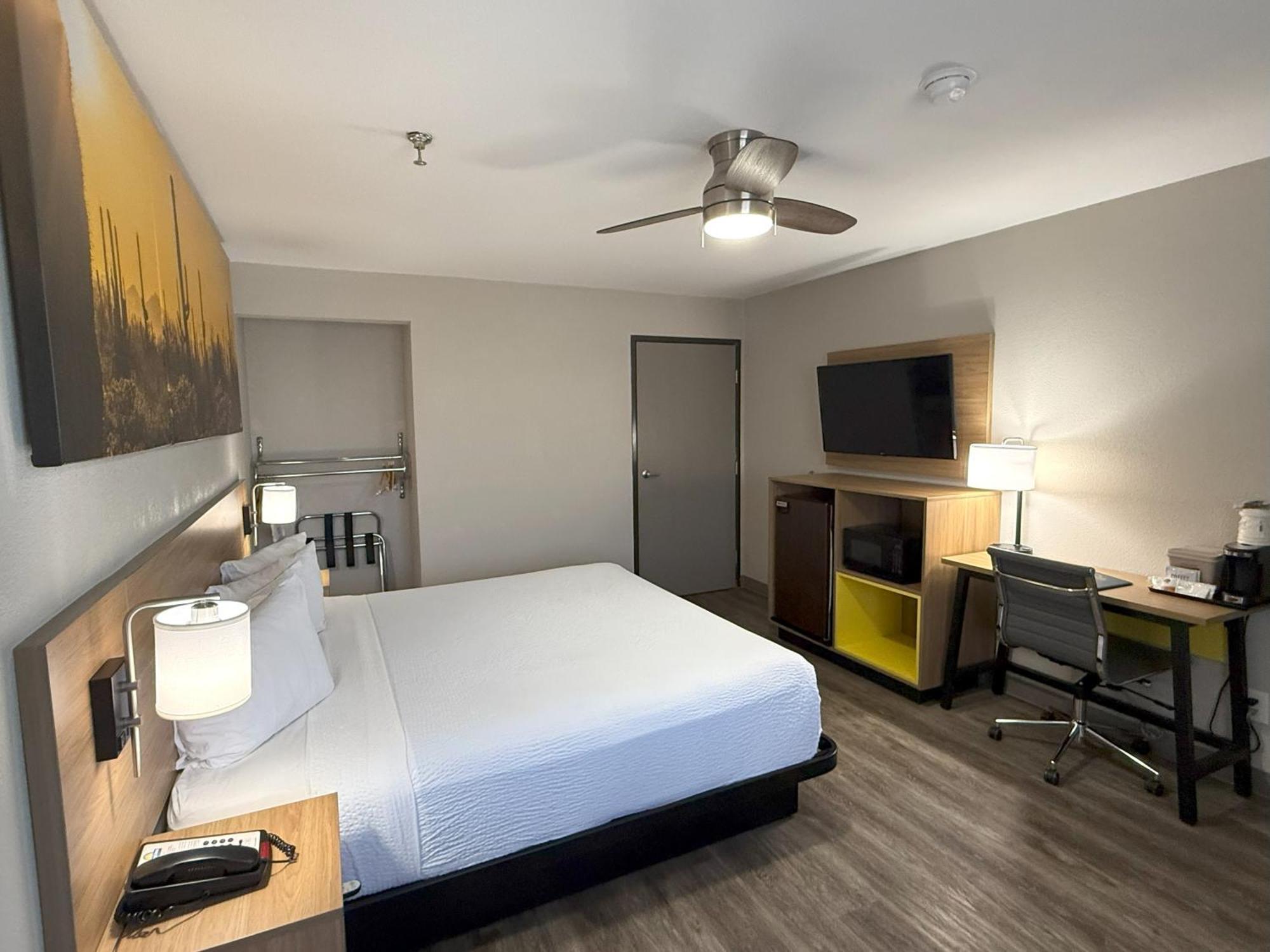 King Room Mobility Access or Non-Smoking Non Pet Friendly