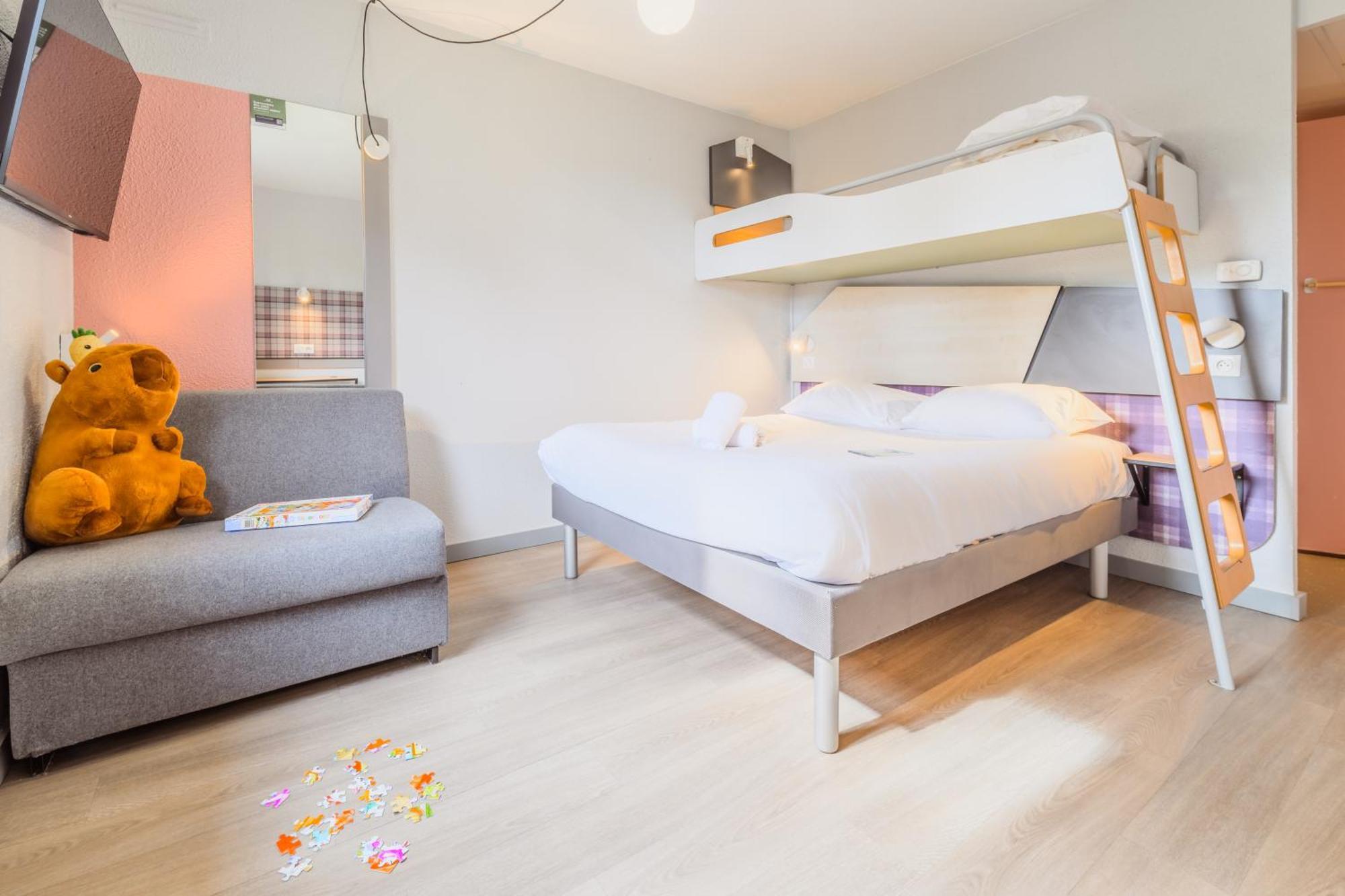 Two Adjacent Double Rooms non communicating