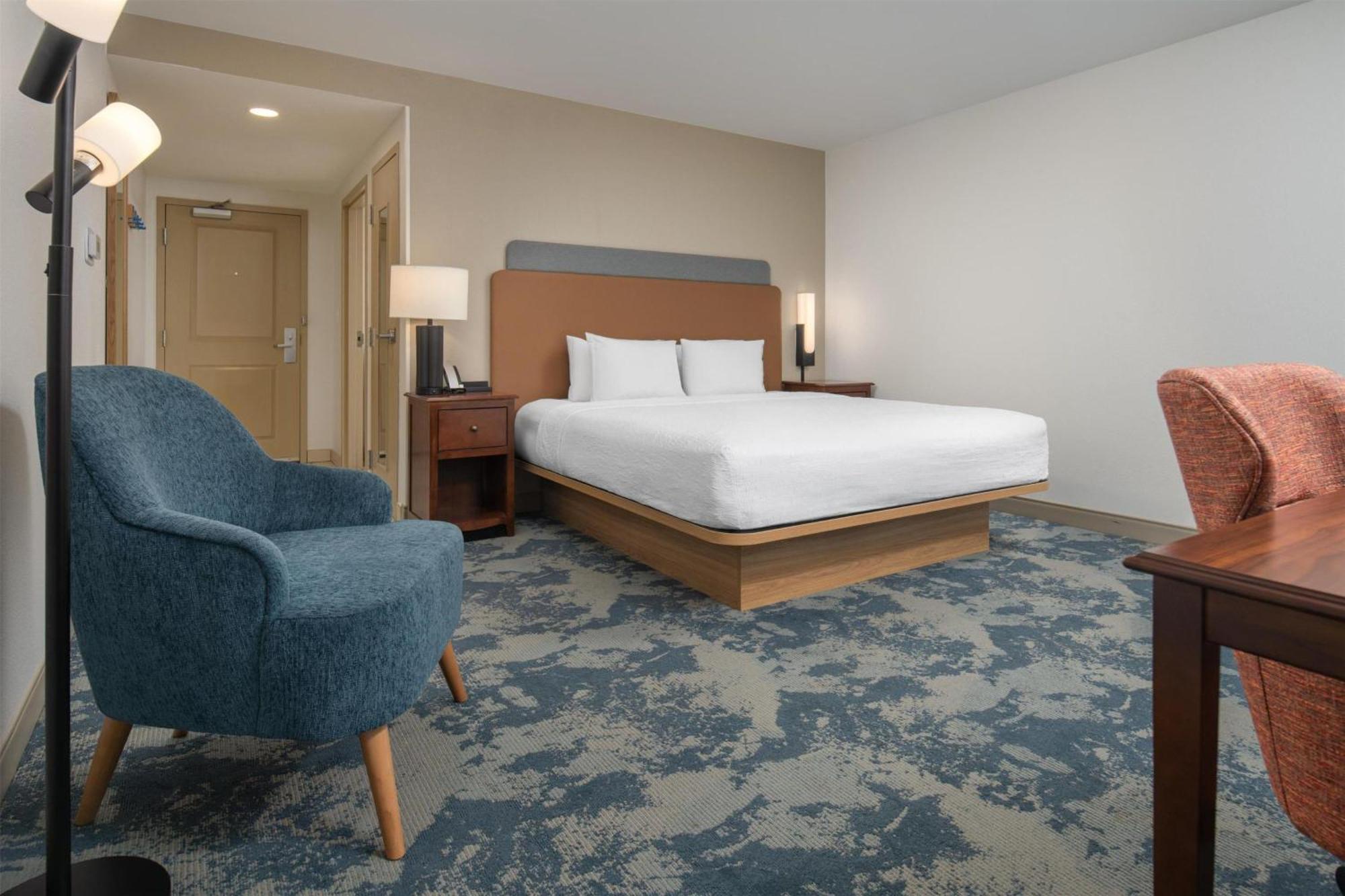 King Room with Accessible Tub - Mobility and Hearing Access/Non-Smoking