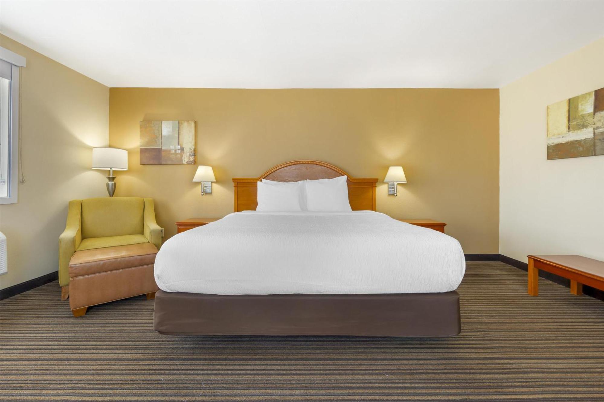 King Suite with Spa Bath - Non-Smoking