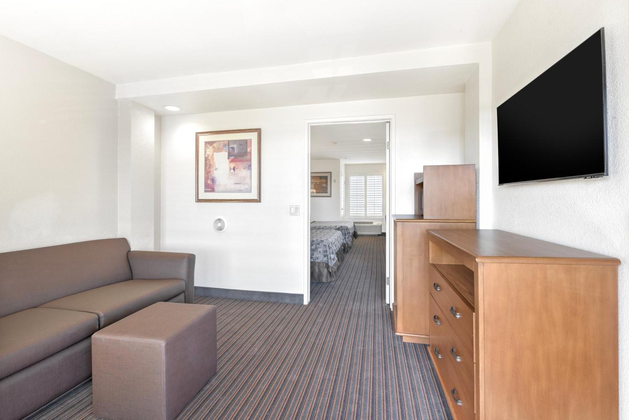 Executive Queen Suite Two Queen Beds