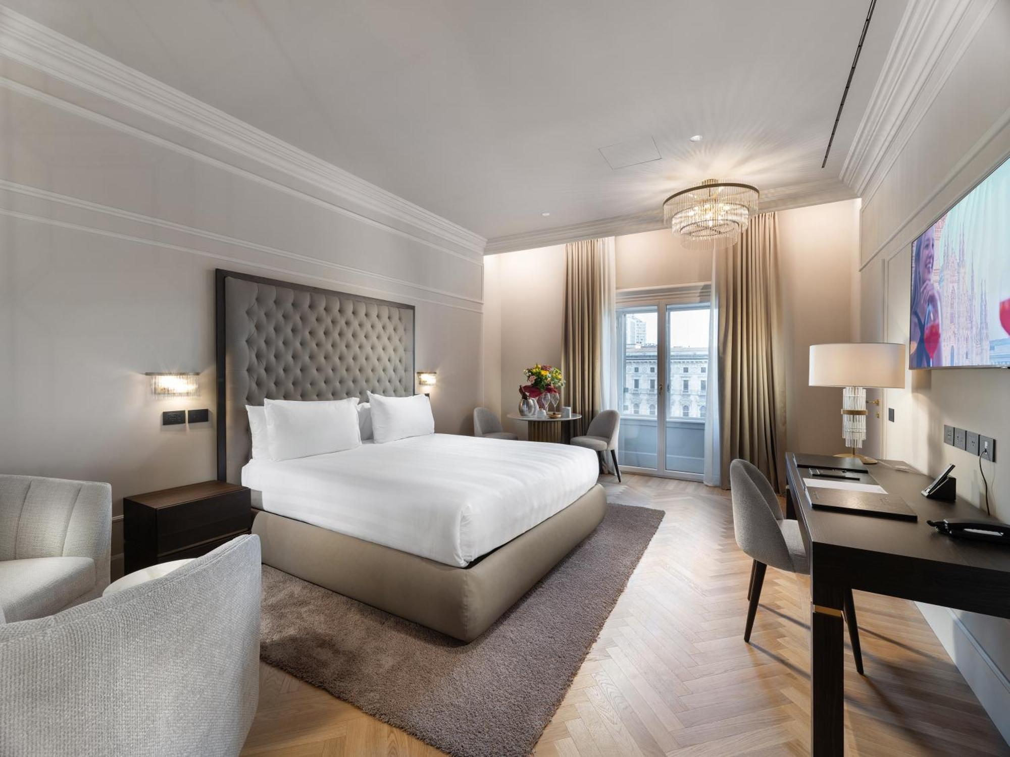 Junior Suite with Duomo Cathedral View,1674733637:JPEG