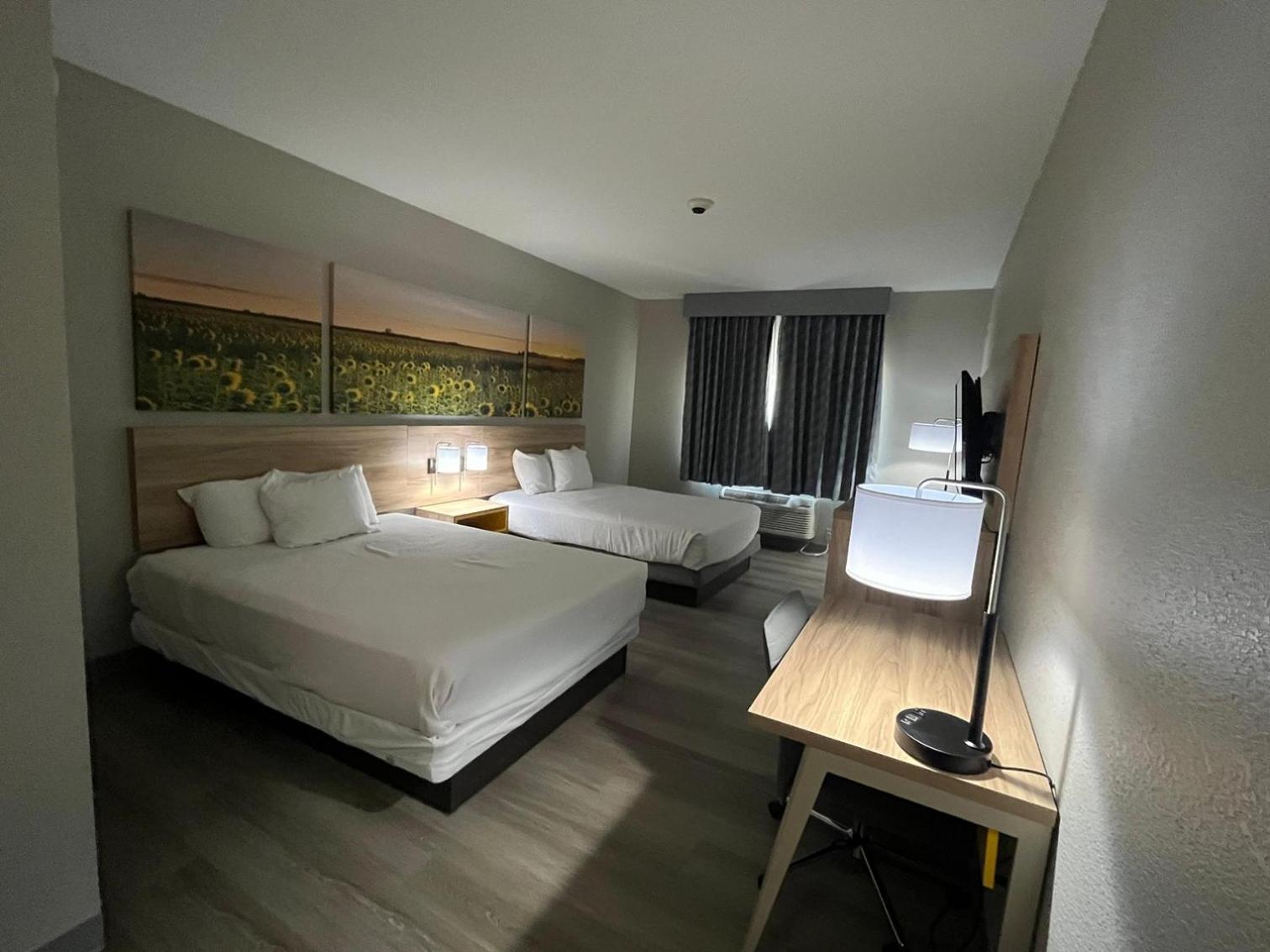Queen Room with Two Queen Beds - Non-Smoking
