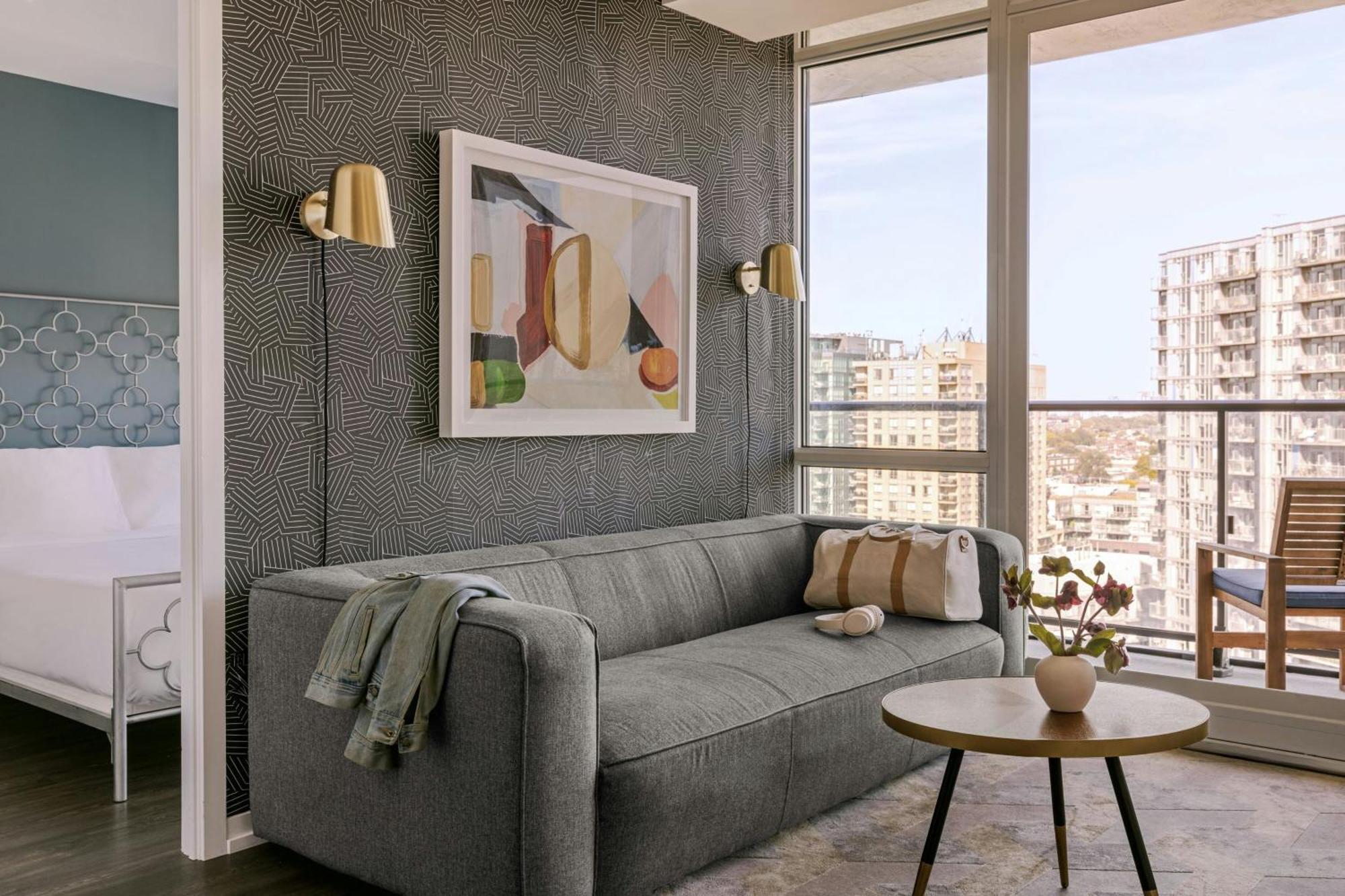 Two-Bedroom Apartment with One Queen Bed and One Double Bed