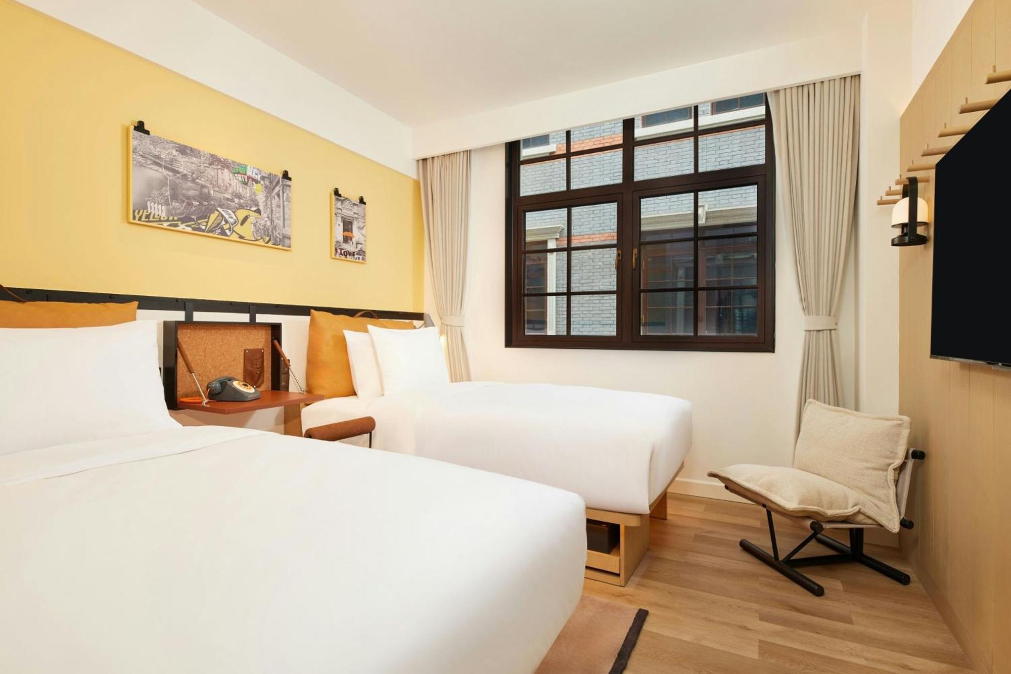 Standard Twin Room with City View