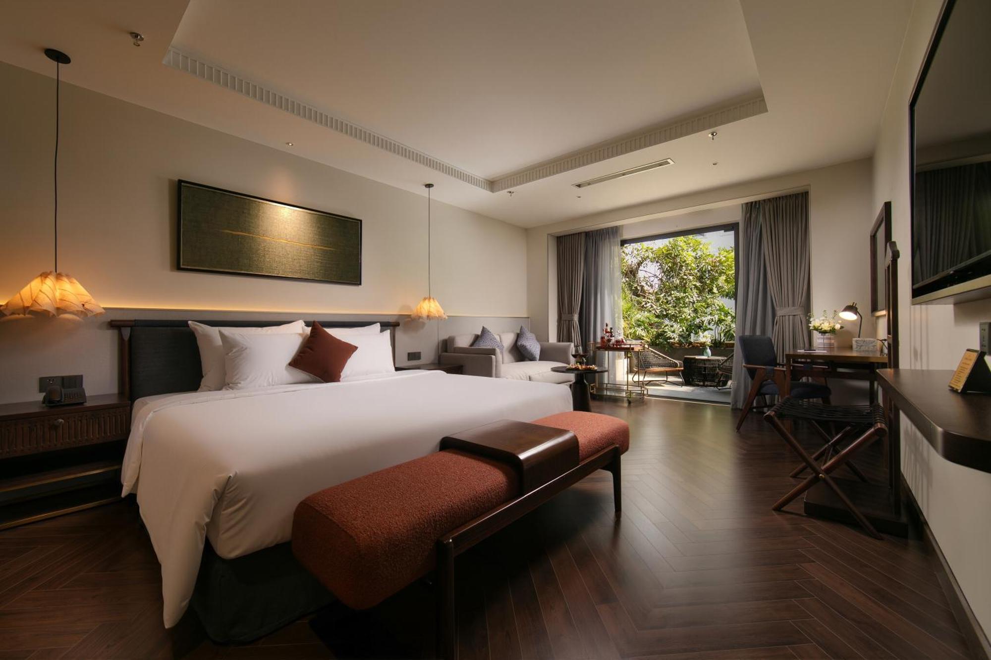 Signature Terrace Suite City View